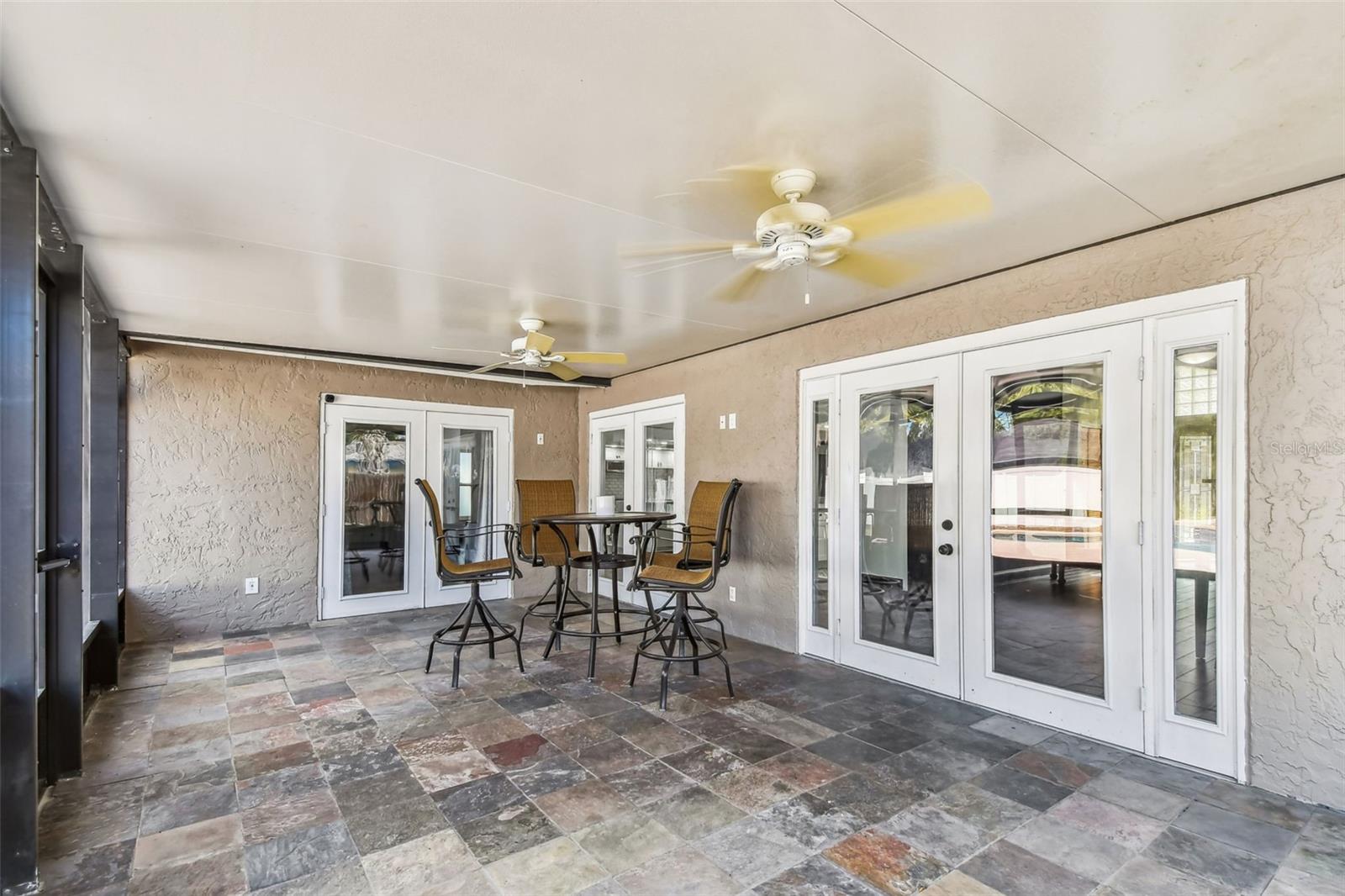 COUNTRY PLACE - Residential