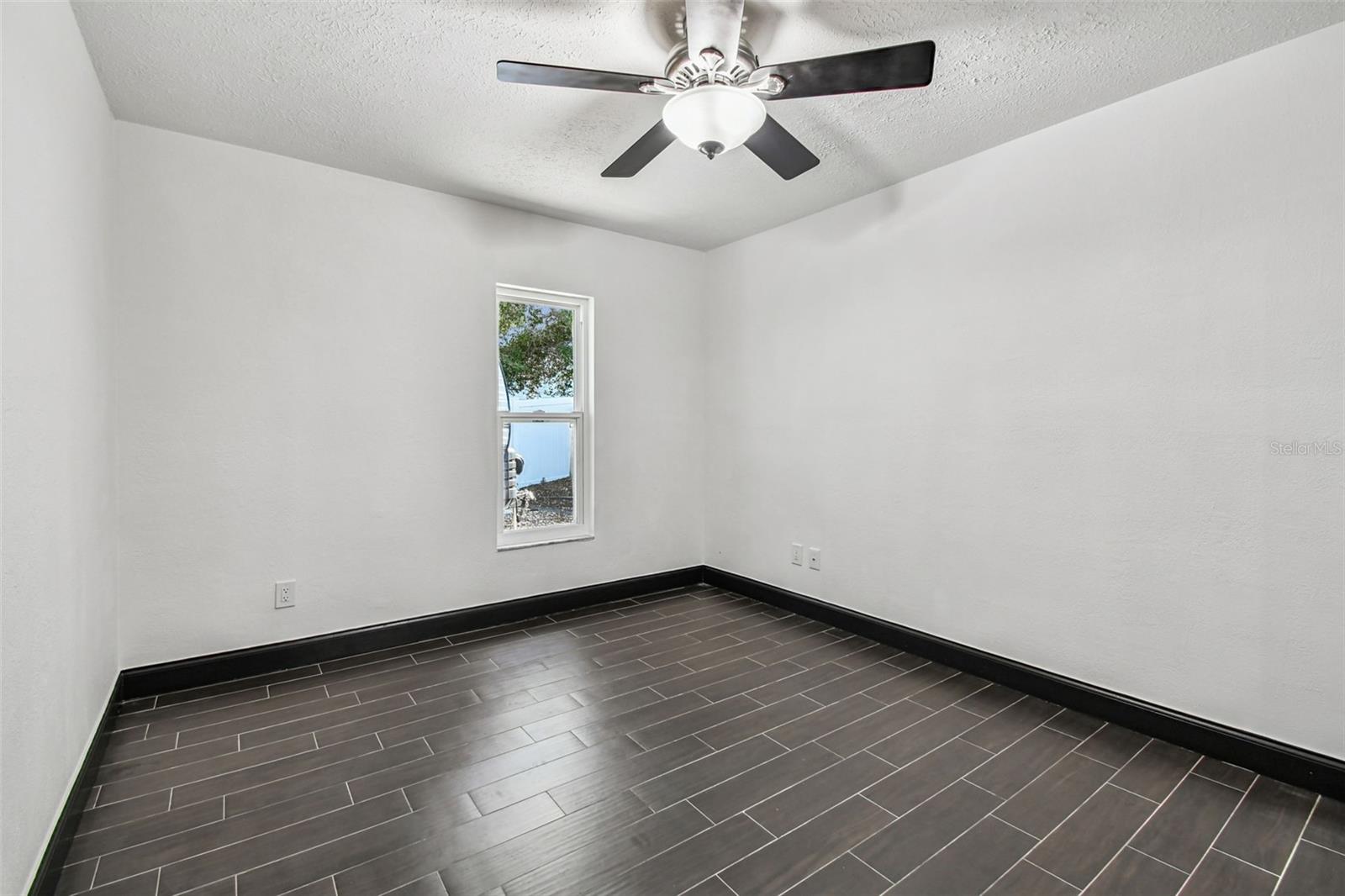 COUNTRY PLACE - Residential