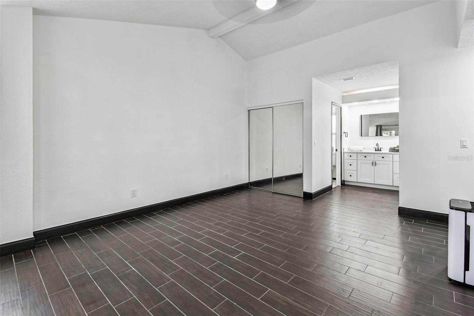 COUNTRY PLACE - Residential