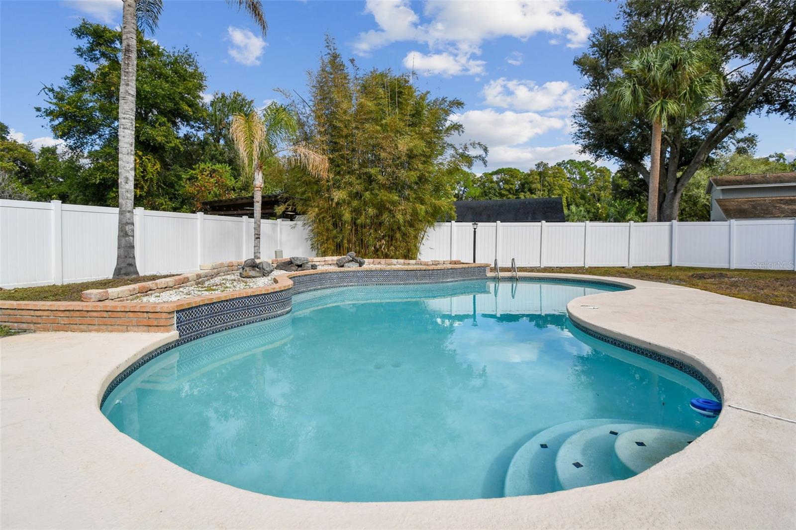 COUNTRY PLACE - Residential