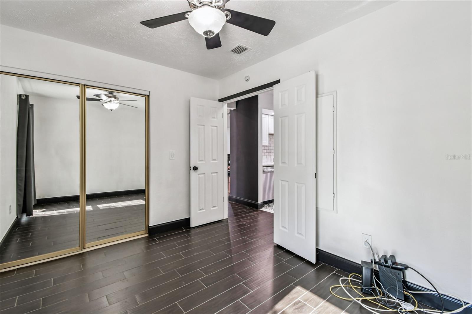 COUNTRY PLACE - Residential