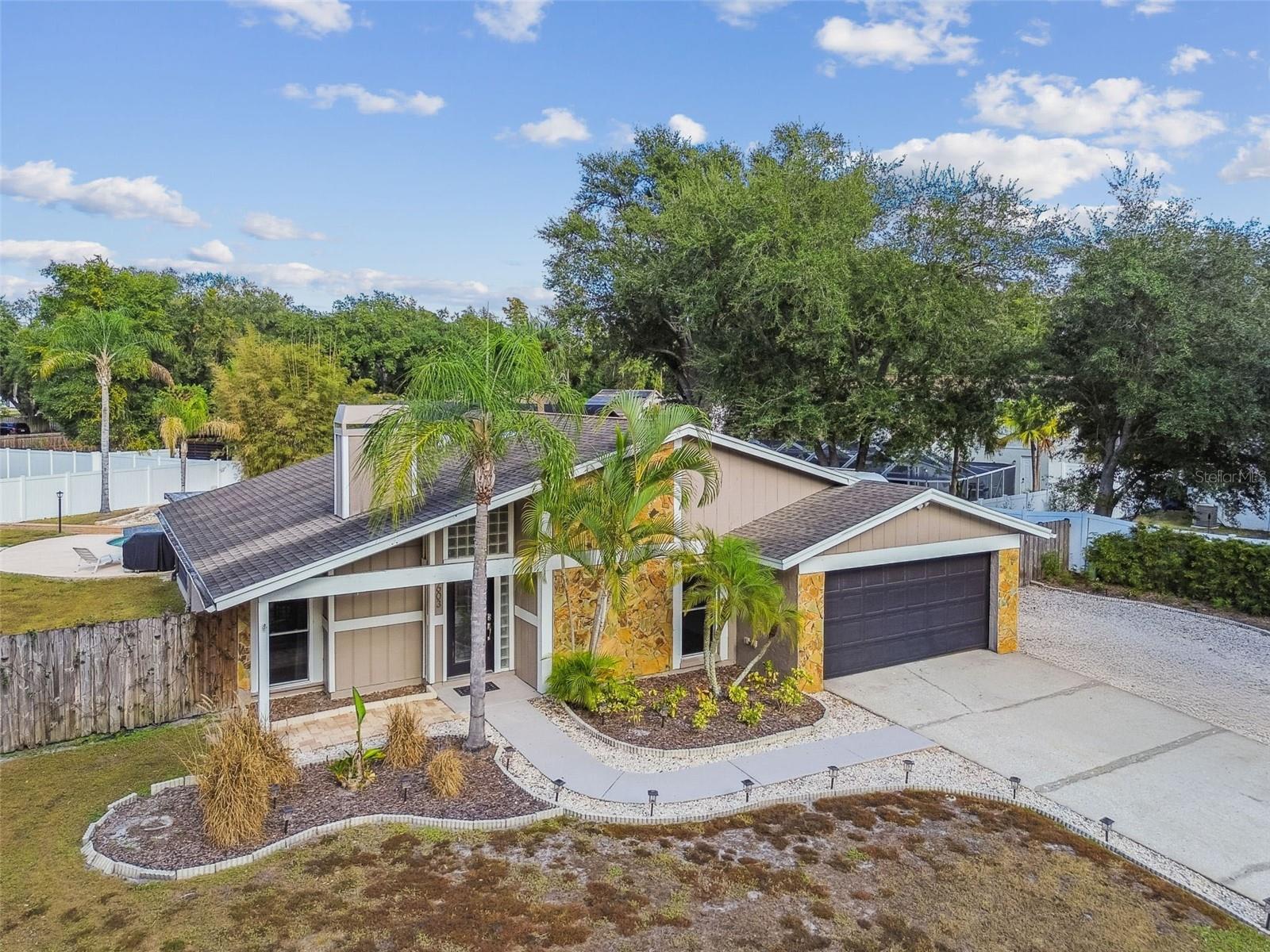 COUNTRY PLACE - Residential