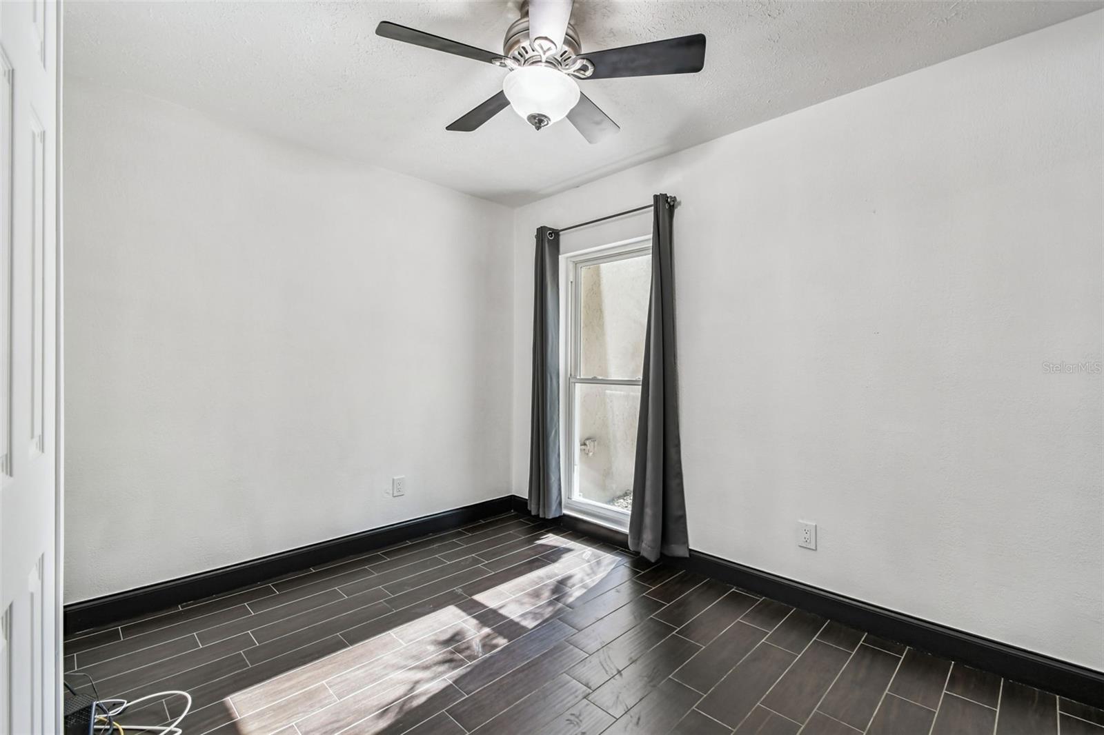 COUNTRY PLACE - Residential