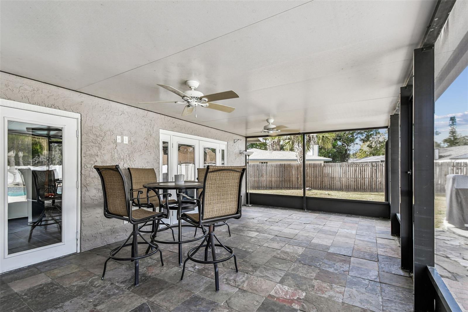 COUNTRY PLACE - Residential