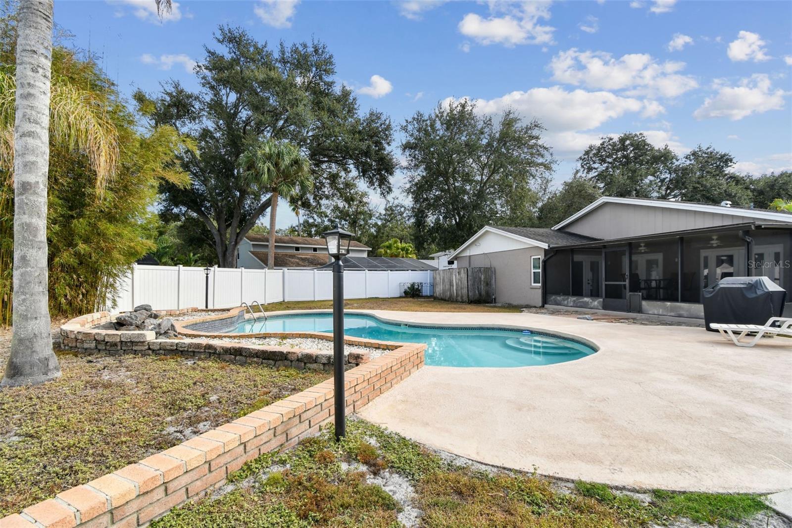 COUNTRY PLACE - Residential