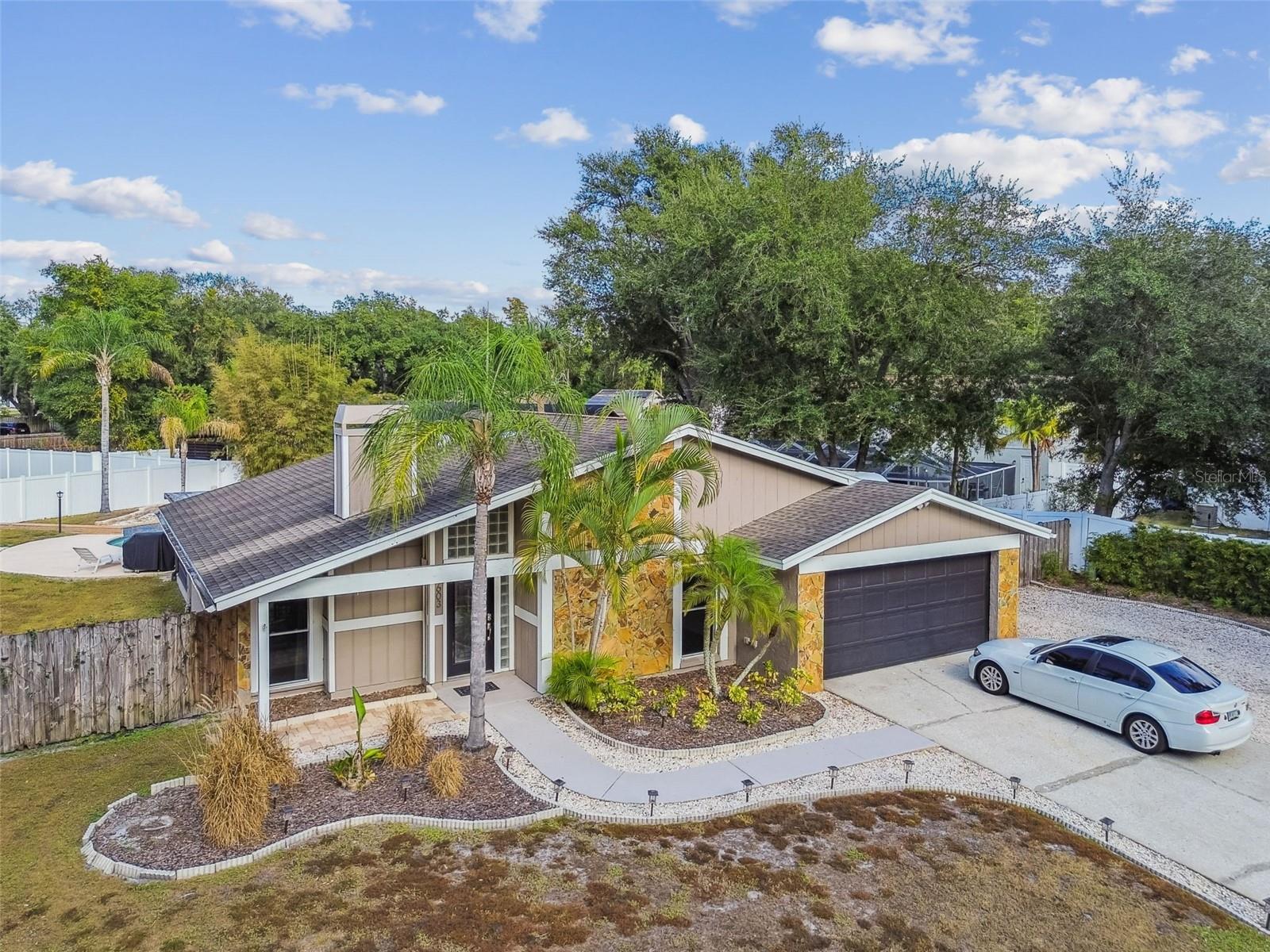 COUNTRY PLACE - Residential