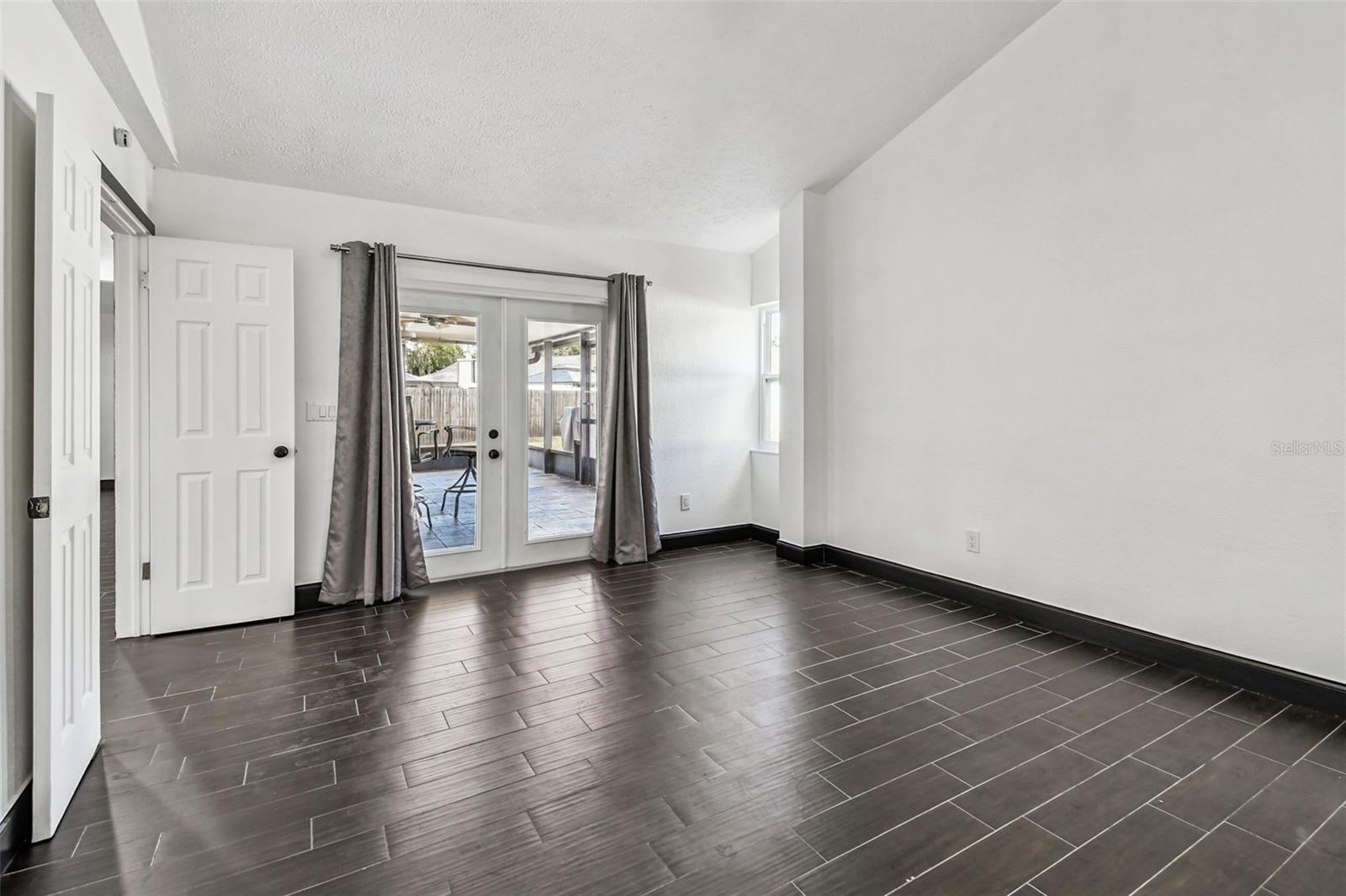 COUNTRY PLACE - Residential