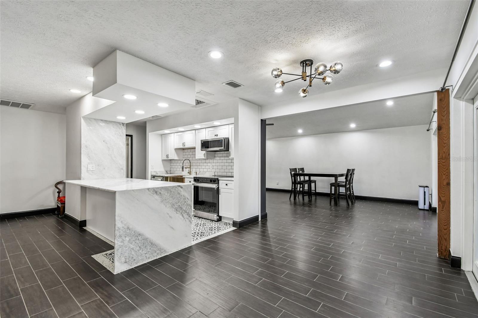 COUNTRY PLACE - Residential