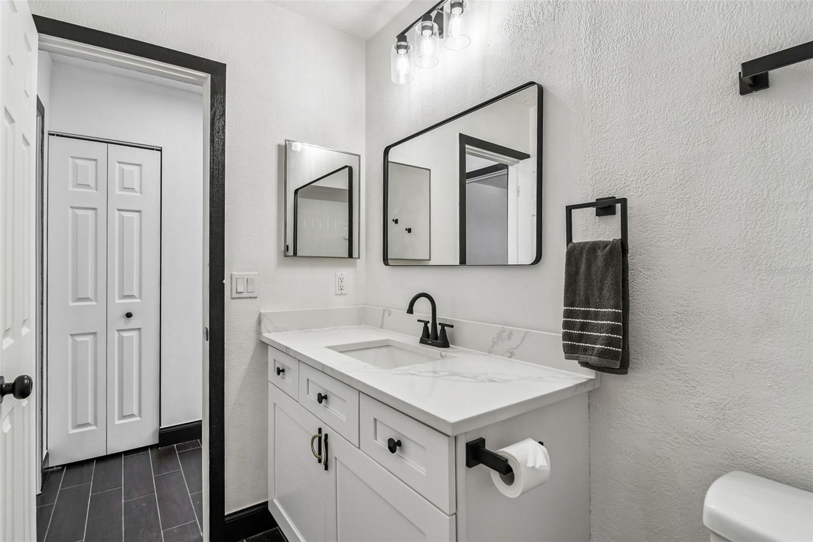 COUNTRY PLACE - Residential