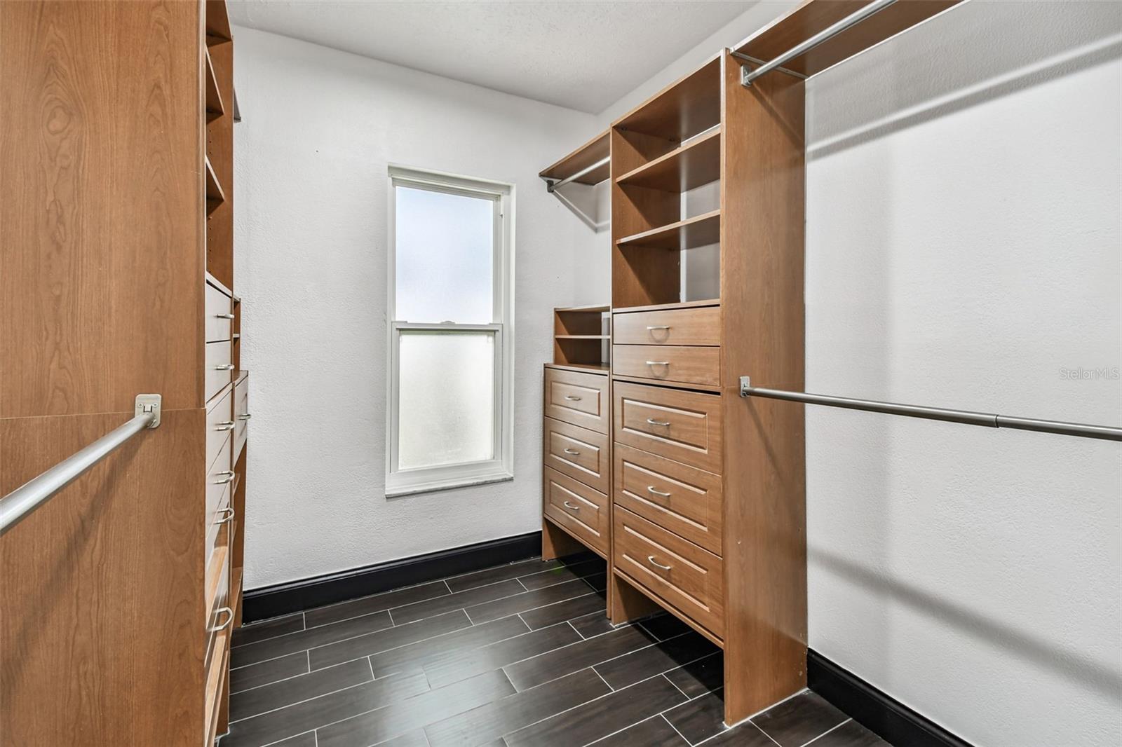 COUNTRY PLACE - Residential