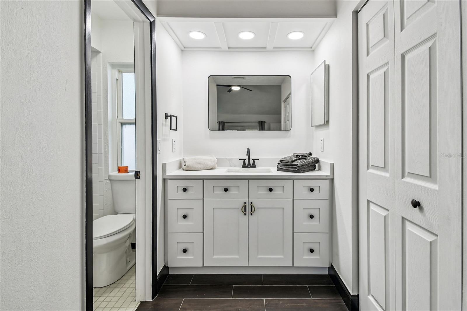 COUNTRY PLACE - Residential