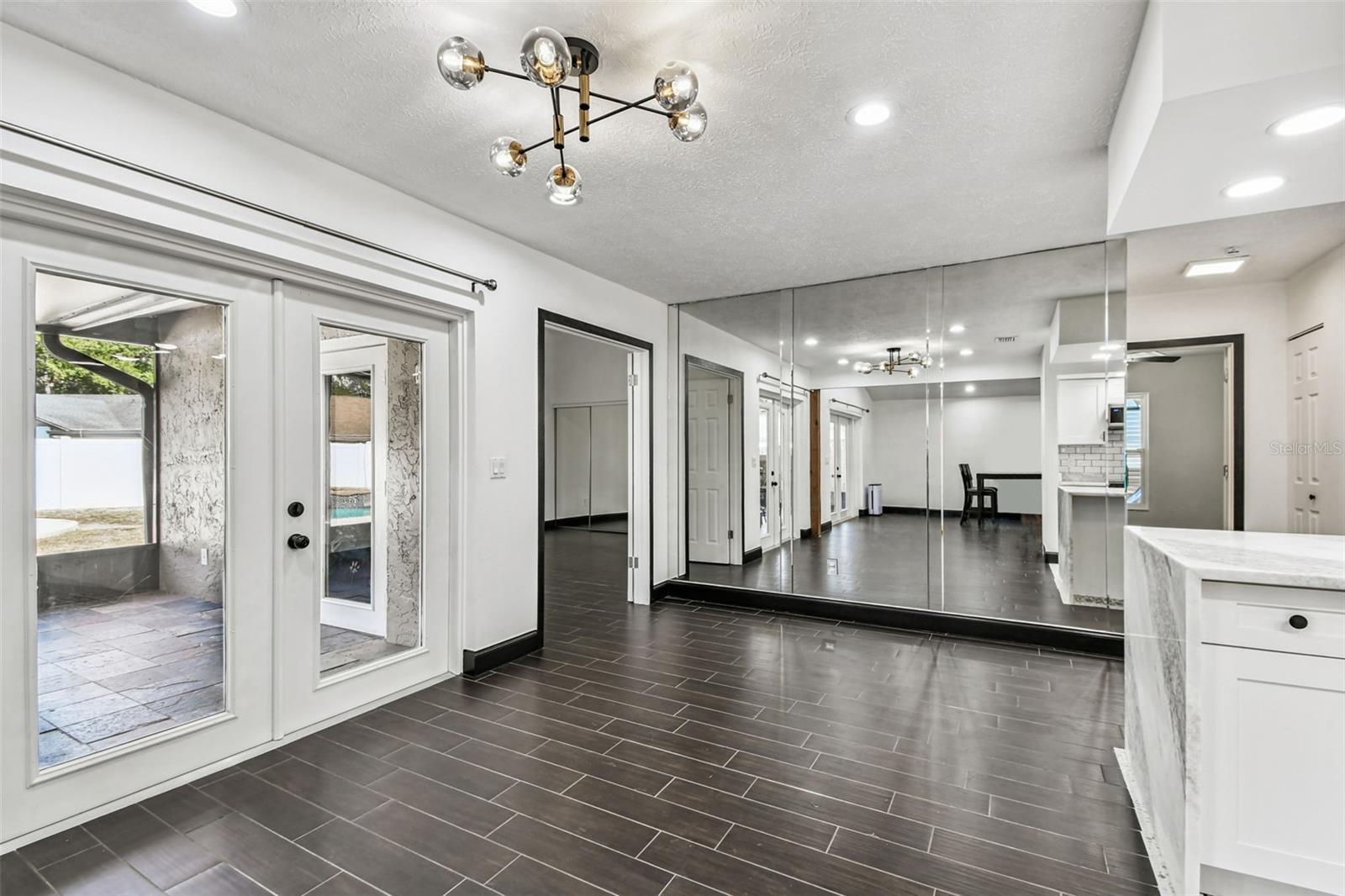 COUNTRY PLACE - Residential