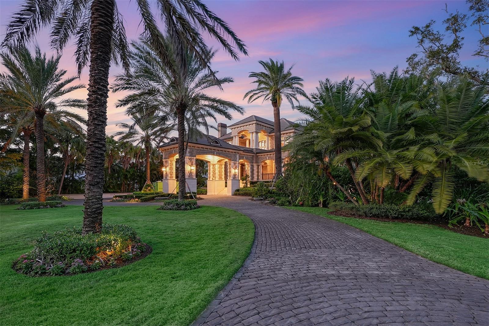 1423 HILLVIEW DRIVE
