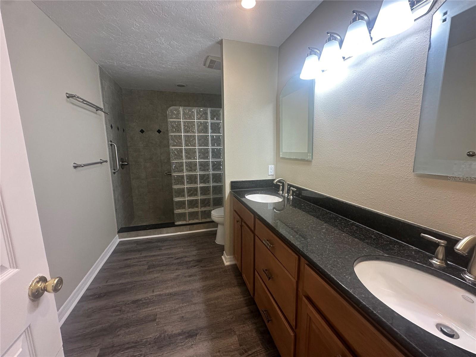 EMERALD GARDENS - Residential