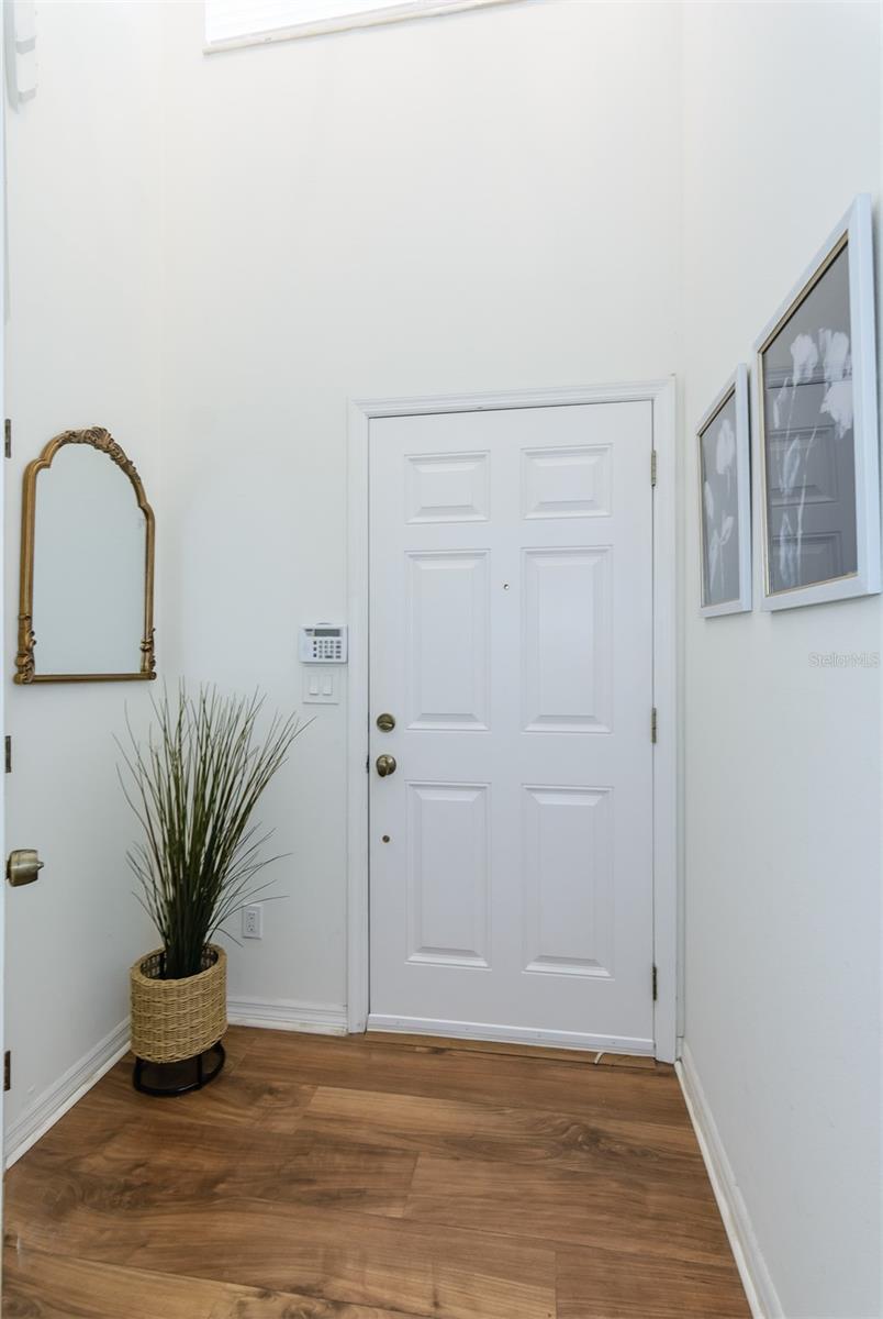 LAUREL OAKS AT COUNTRY WOODS CONDO - Residential