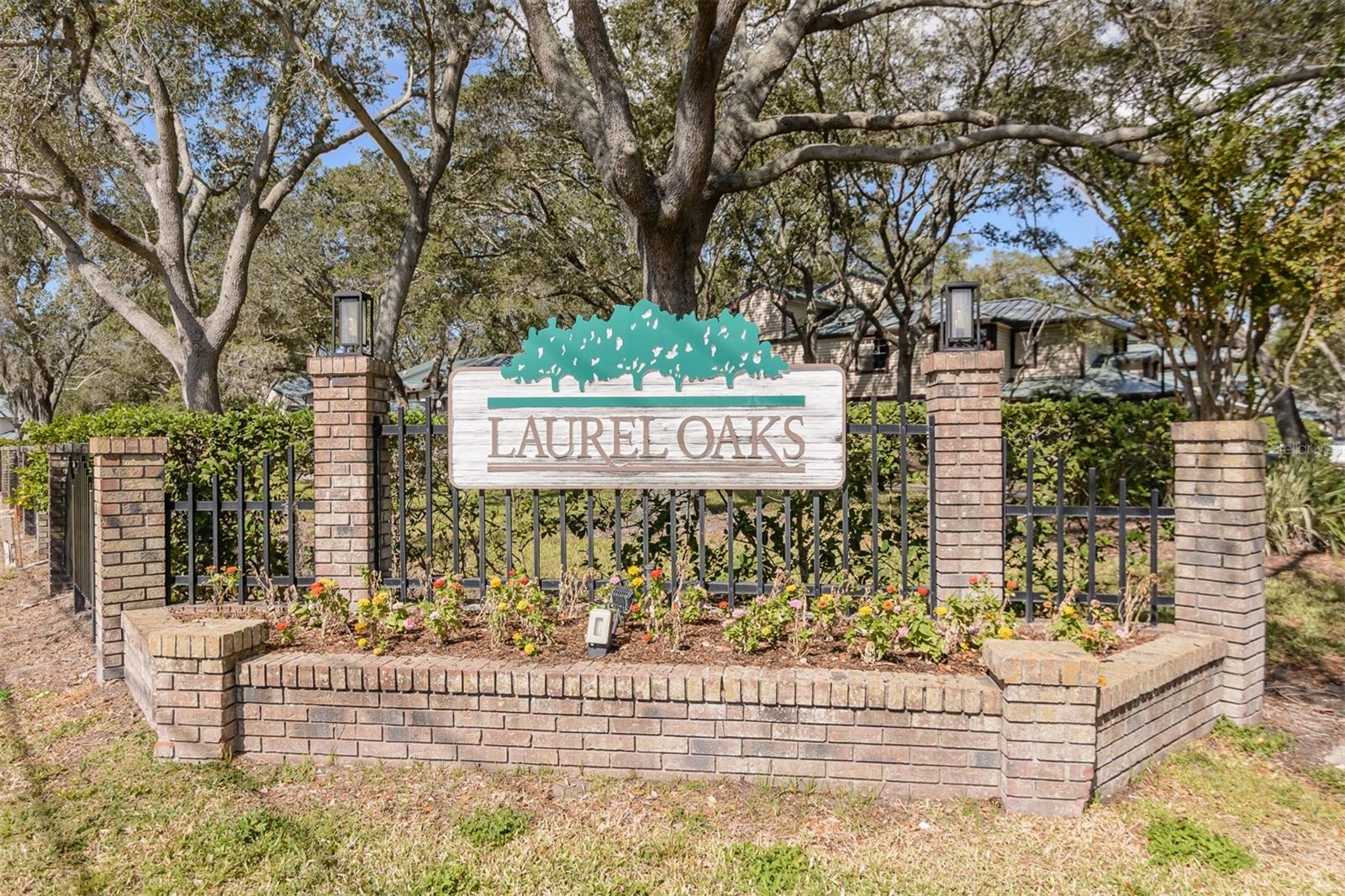 LAUREL OAKS AT COUNTRY WOODS CONDO - Residential