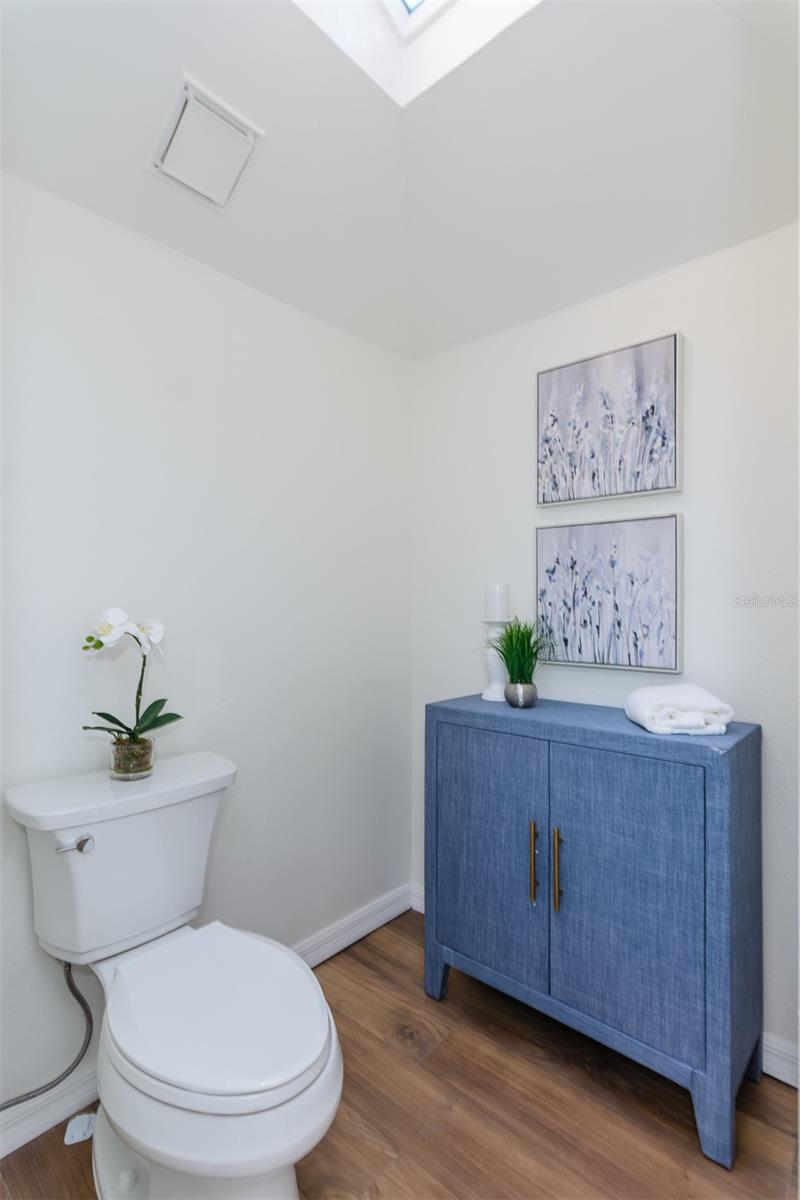 LAUREL OAKS AT COUNTRY WOODS CONDO - Residential