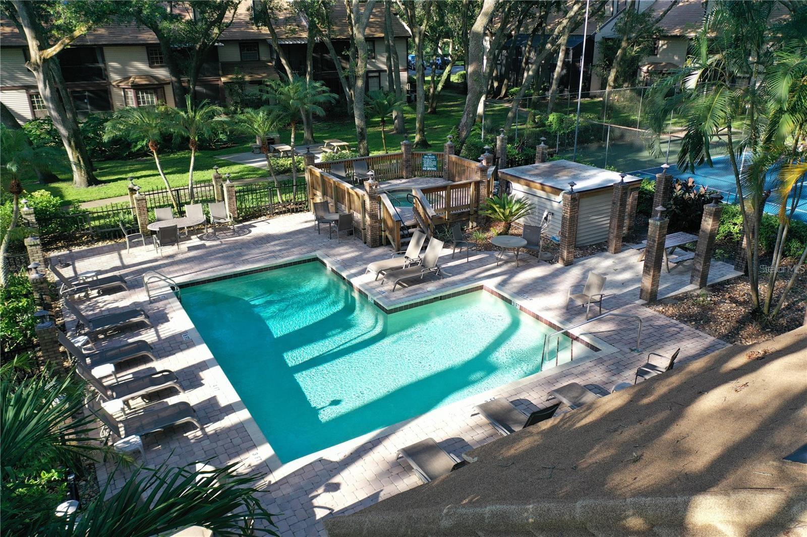 LAUREL OAKS AT COUNTRY WOODS CONDO - Residential