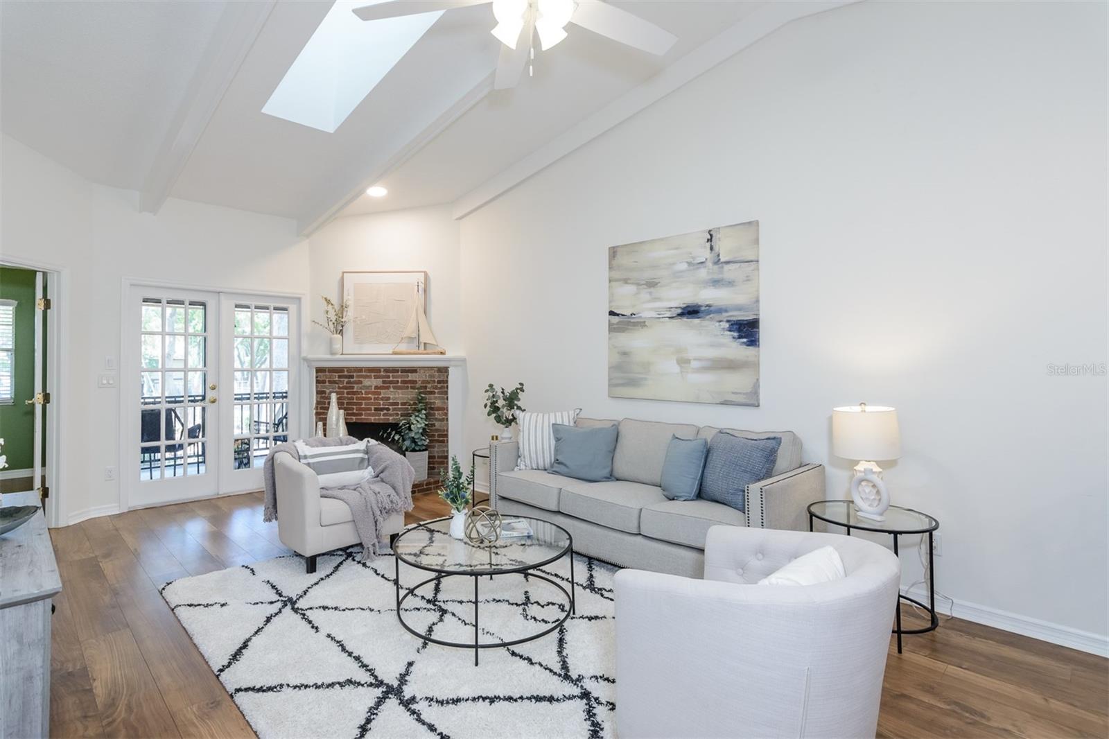 LAUREL OAKS AT COUNTRY WOODS CONDO - Residential