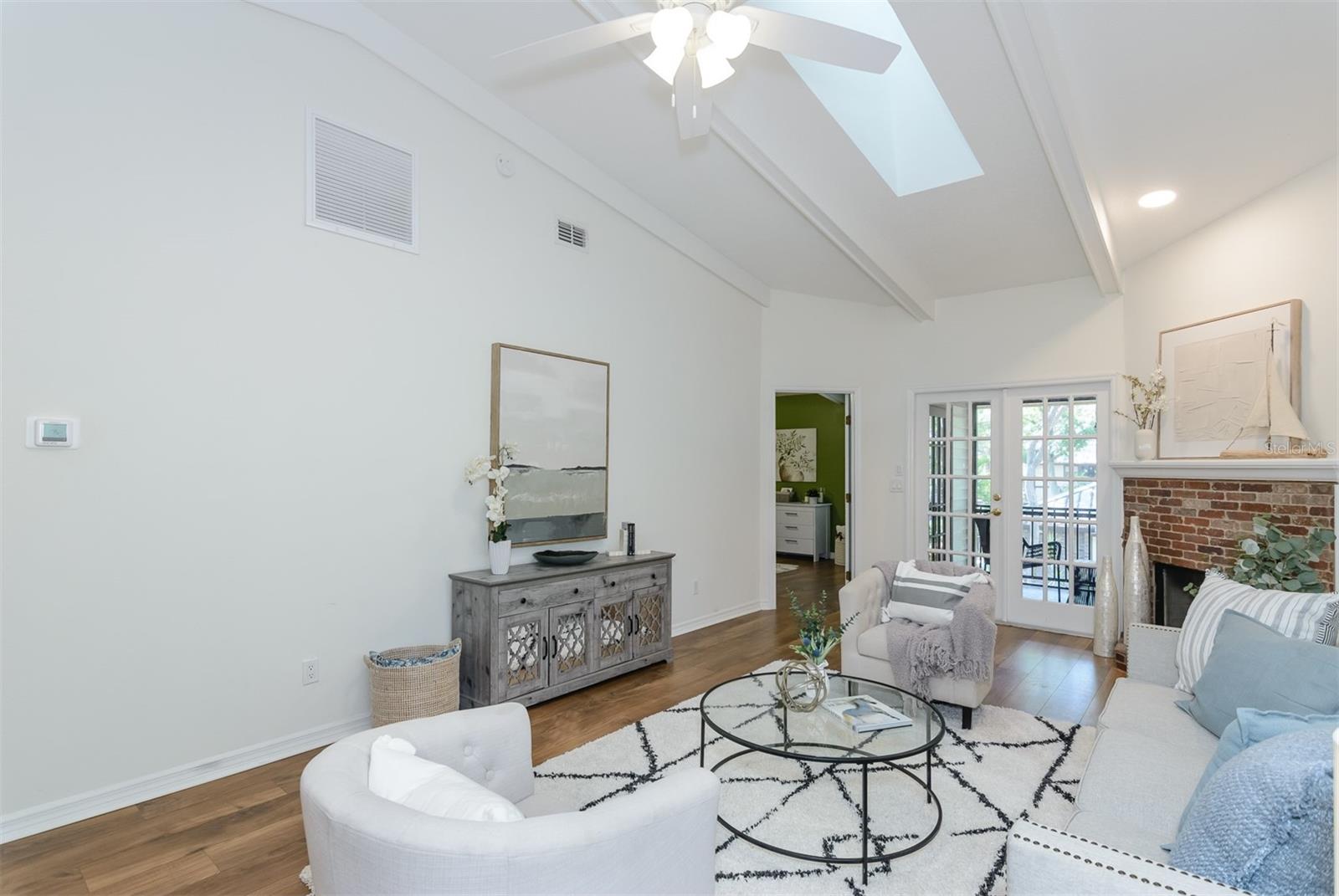 LAUREL OAKS AT COUNTRY WOODS CONDO - Residential