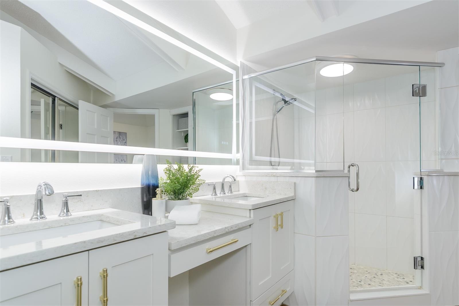 LAUREL OAKS AT COUNTRY WOODS CONDO - Residential