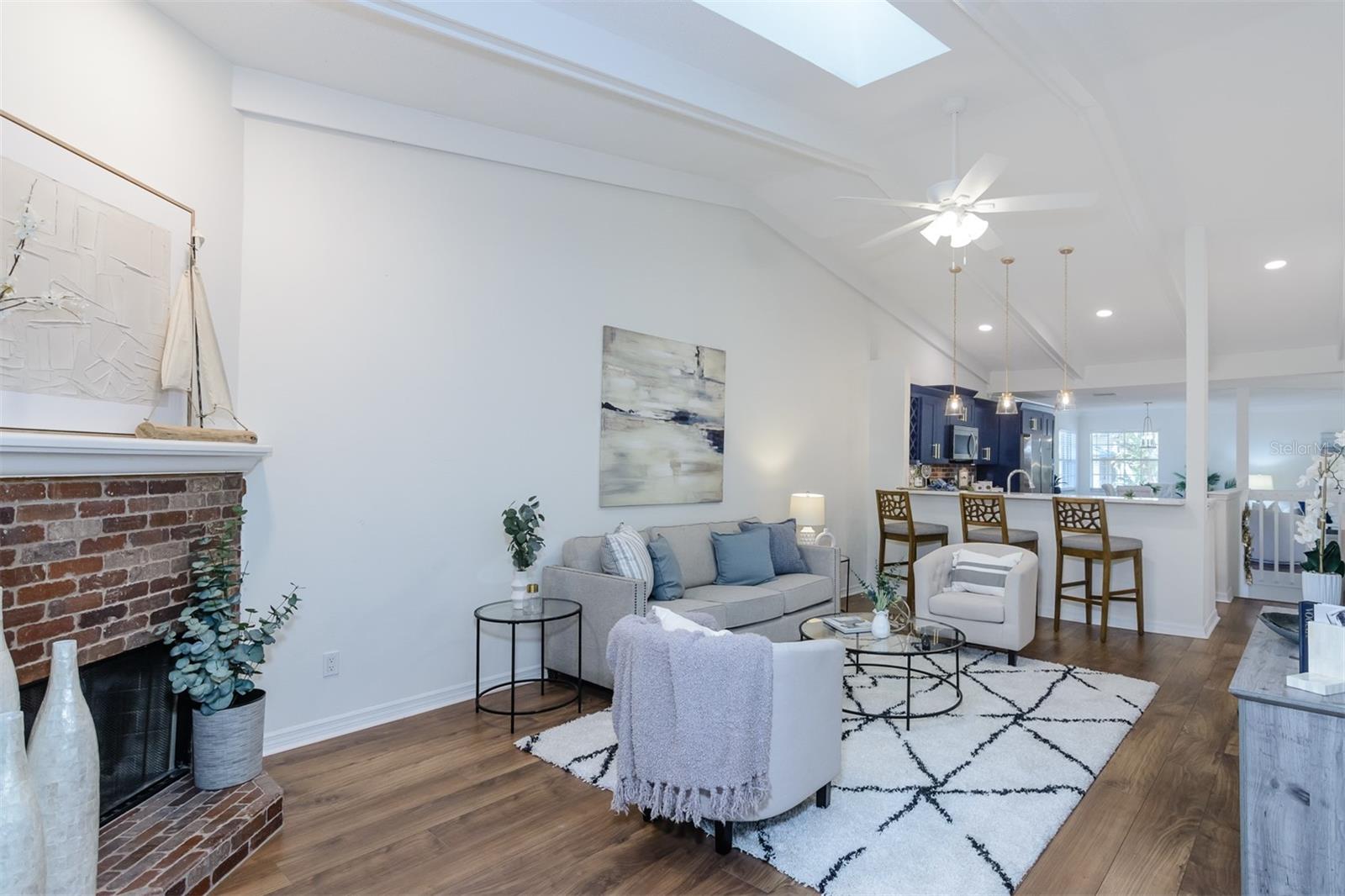 LAUREL OAKS AT COUNTRY WOODS CONDO - Residential