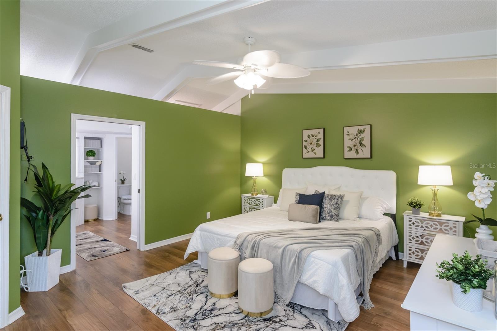 LAUREL OAKS AT COUNTRY WOODS CONDO - Residential