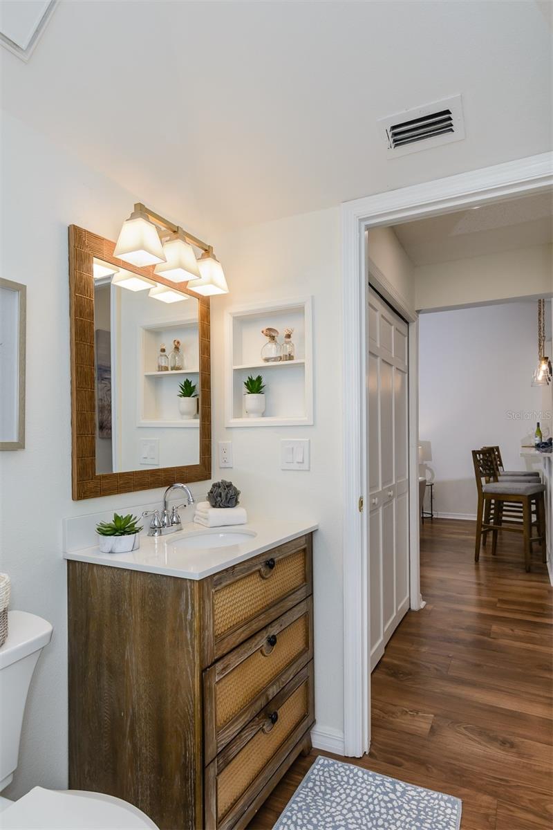 LAUREL OAKS AT COUNTRY WOODS CONDO - Residential