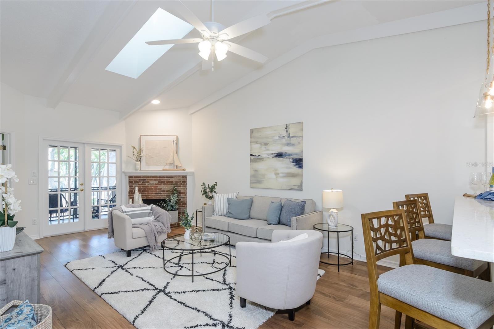 LAUREL OAKS AT COUNTRY WOODS CONDO - Residential