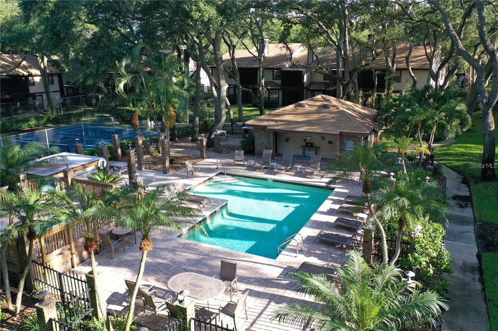 LAUREL OAKS AT COUNTRY WOODS CONDO - Residential