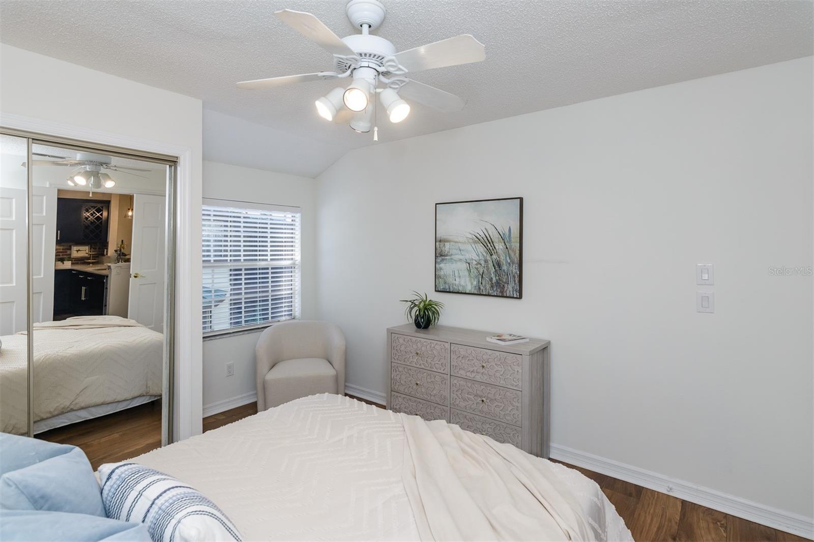 LAUREL OAKS AT COUNTRY WOODS CONDO - Residential