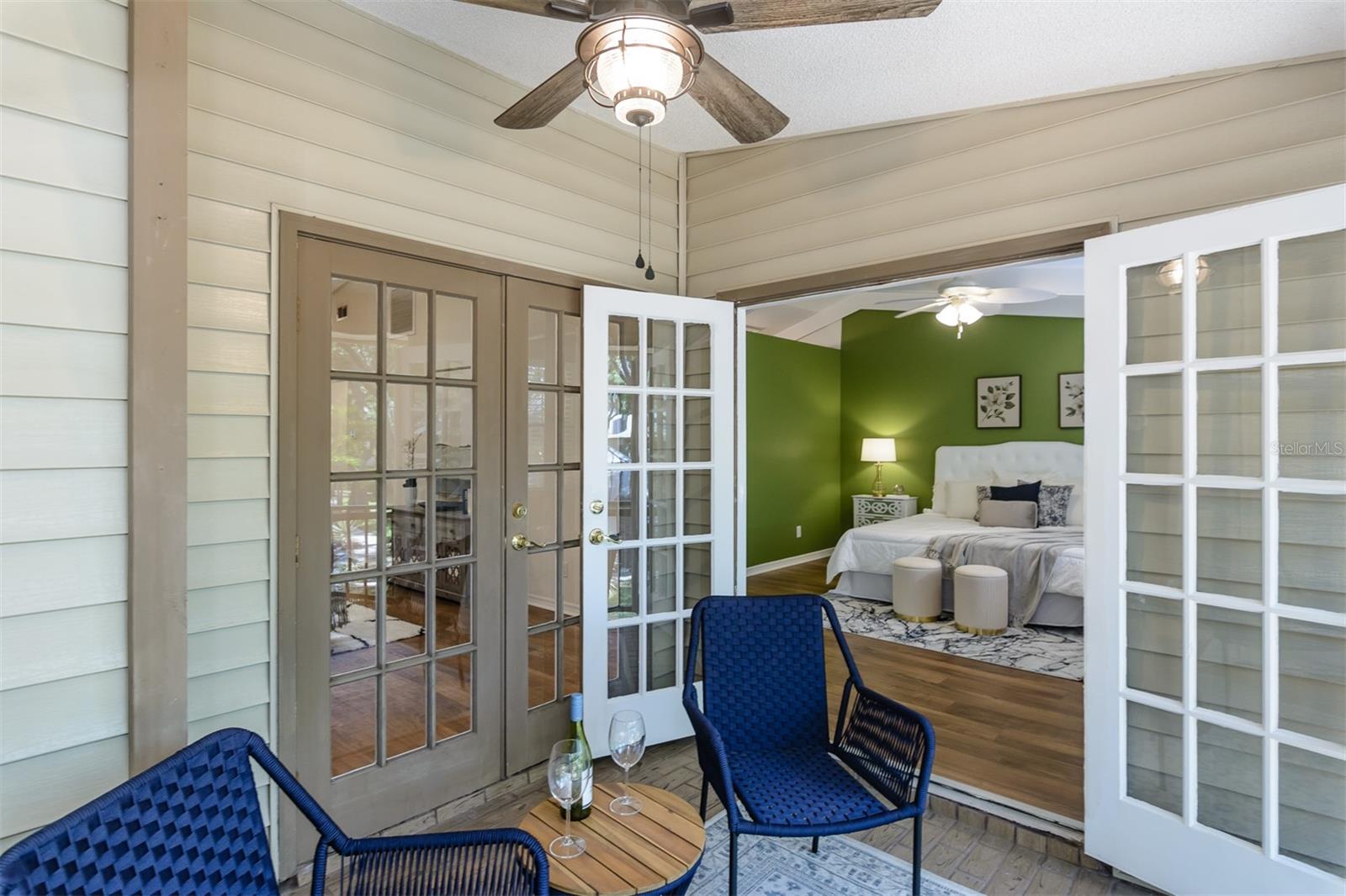 LAUREL OAKS AT COUNTRY WOODS CONDO - Residential