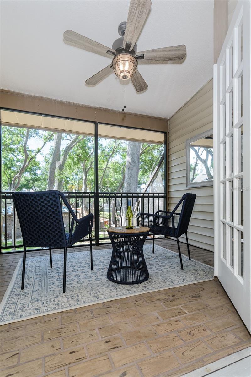 LAUREL OAKS AT COUNTRY WOODS CONDO - Residential