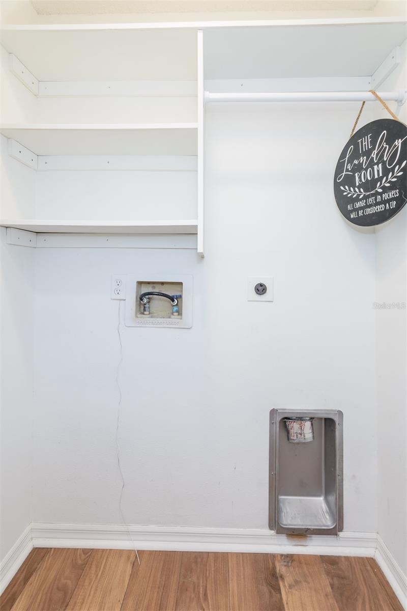 LAUREL OAKS AT COUNTRY WOODS CONDO - Residential