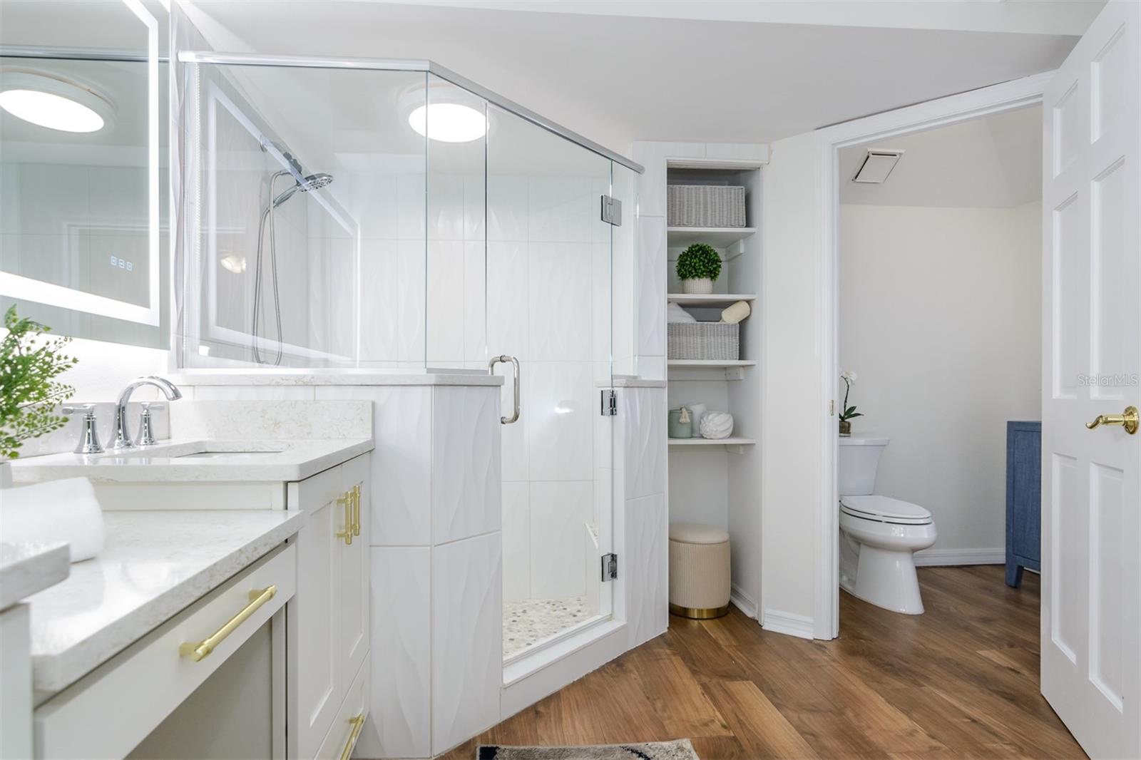 LAUREL OAKS AT COUNTRY WOODS CONDO - Residential