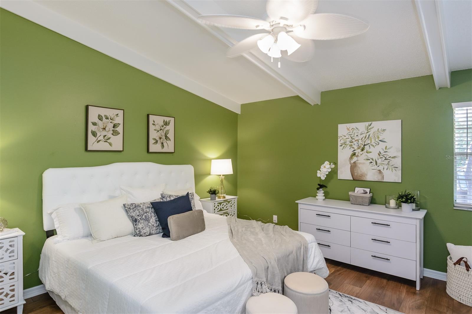 LAUREL OAKS AT COUNTRY WOODS CONDO - Residential