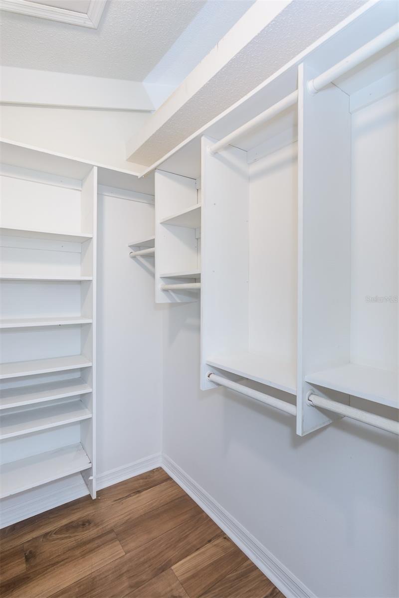 LAUREL OAKS AT COUNTRY WOODS CONDO - Residential