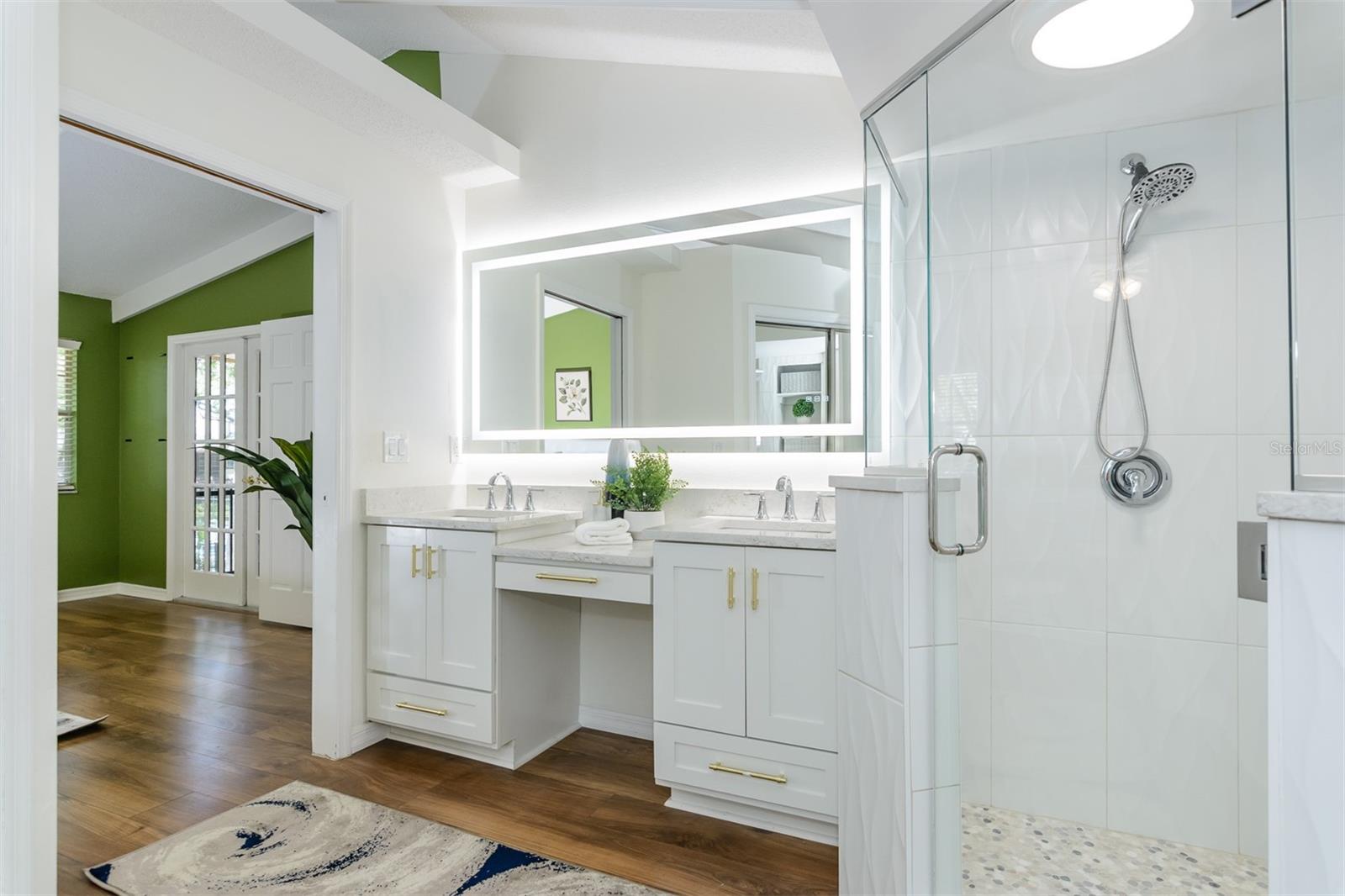 LAUREL OAKS AT COUNTRY WOODS CONDO - Residential