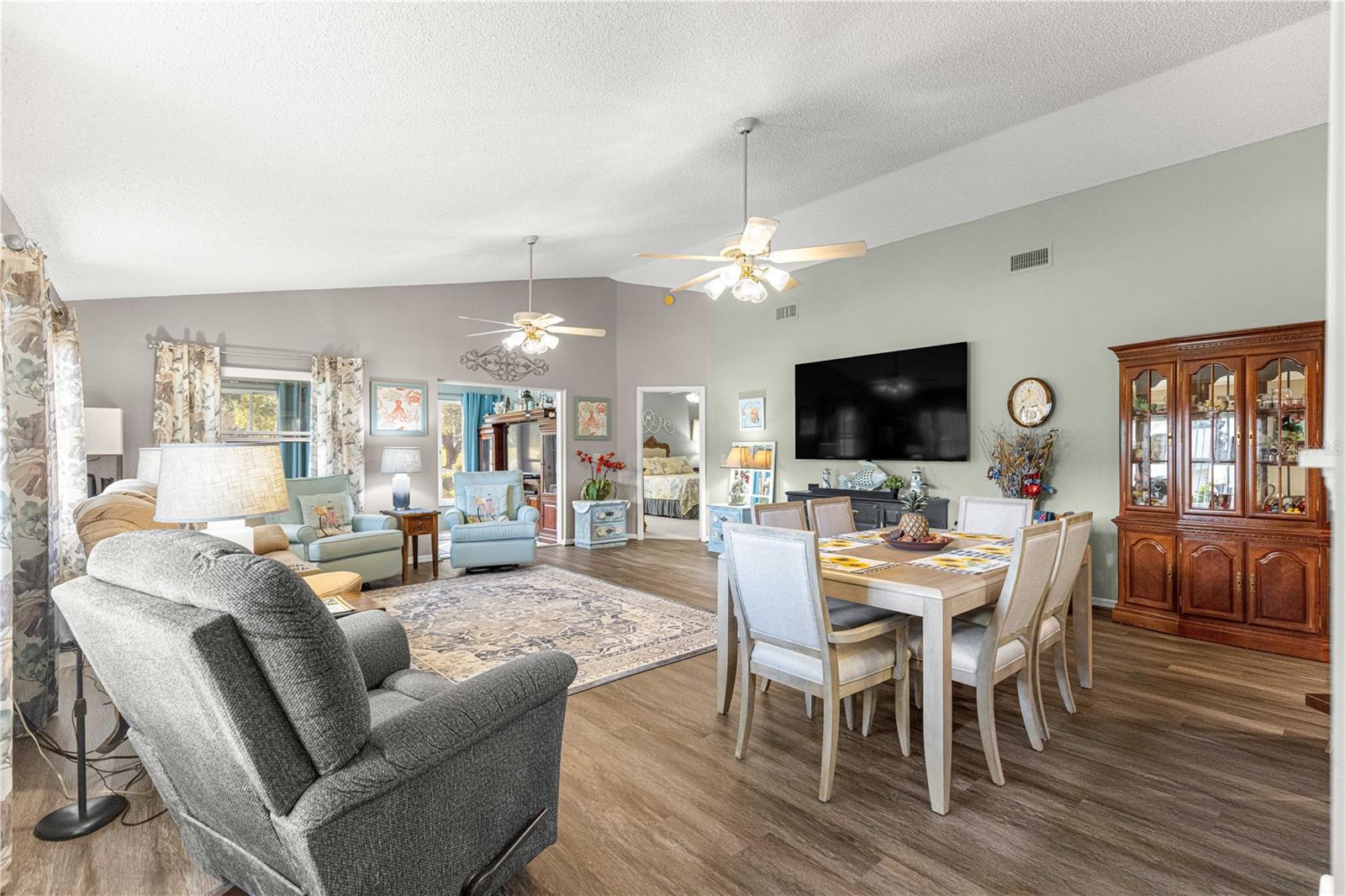 ON TOP OF THE WORLD - Residential