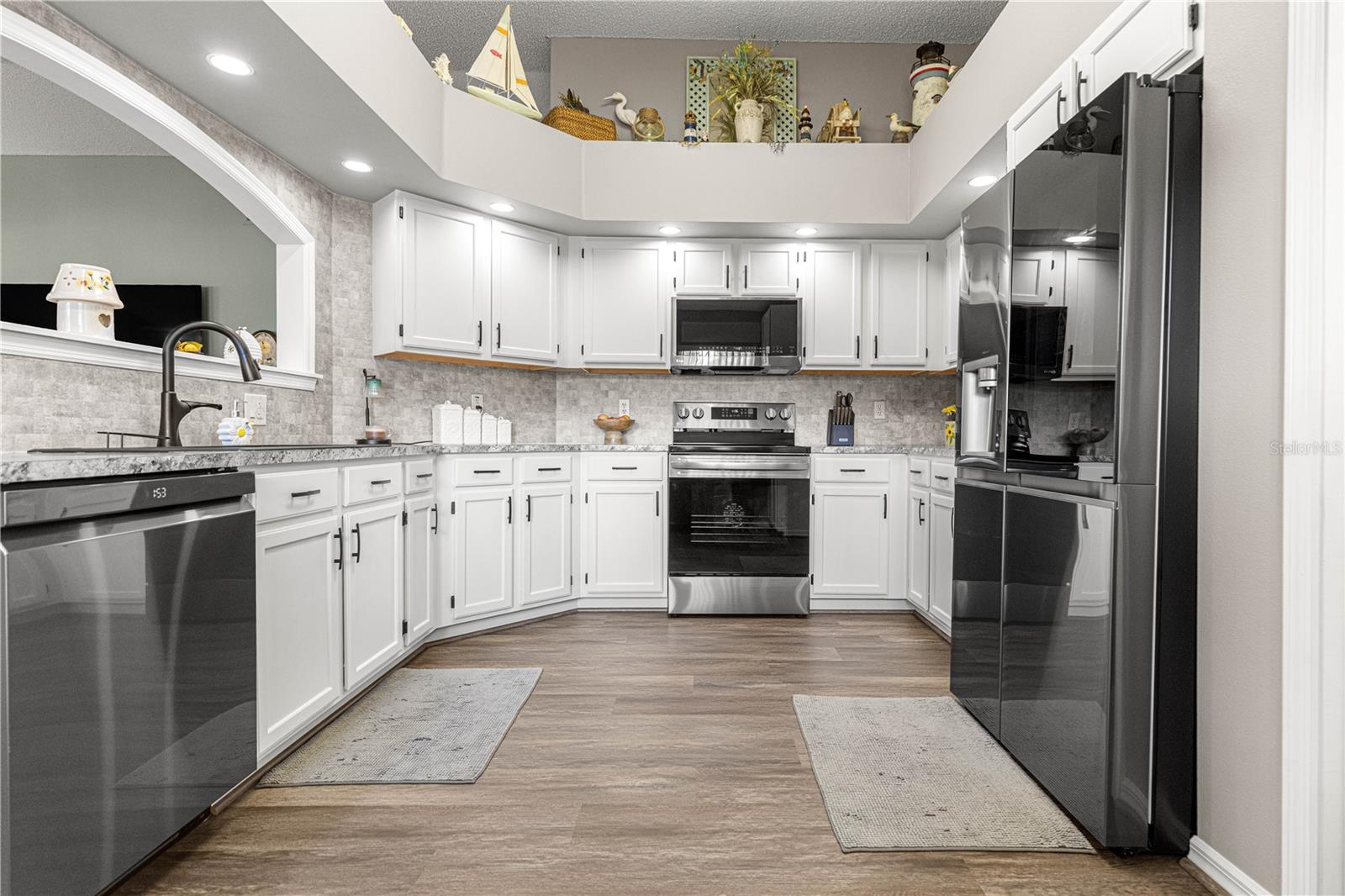 ON TOP OF THE WORLD - Residential