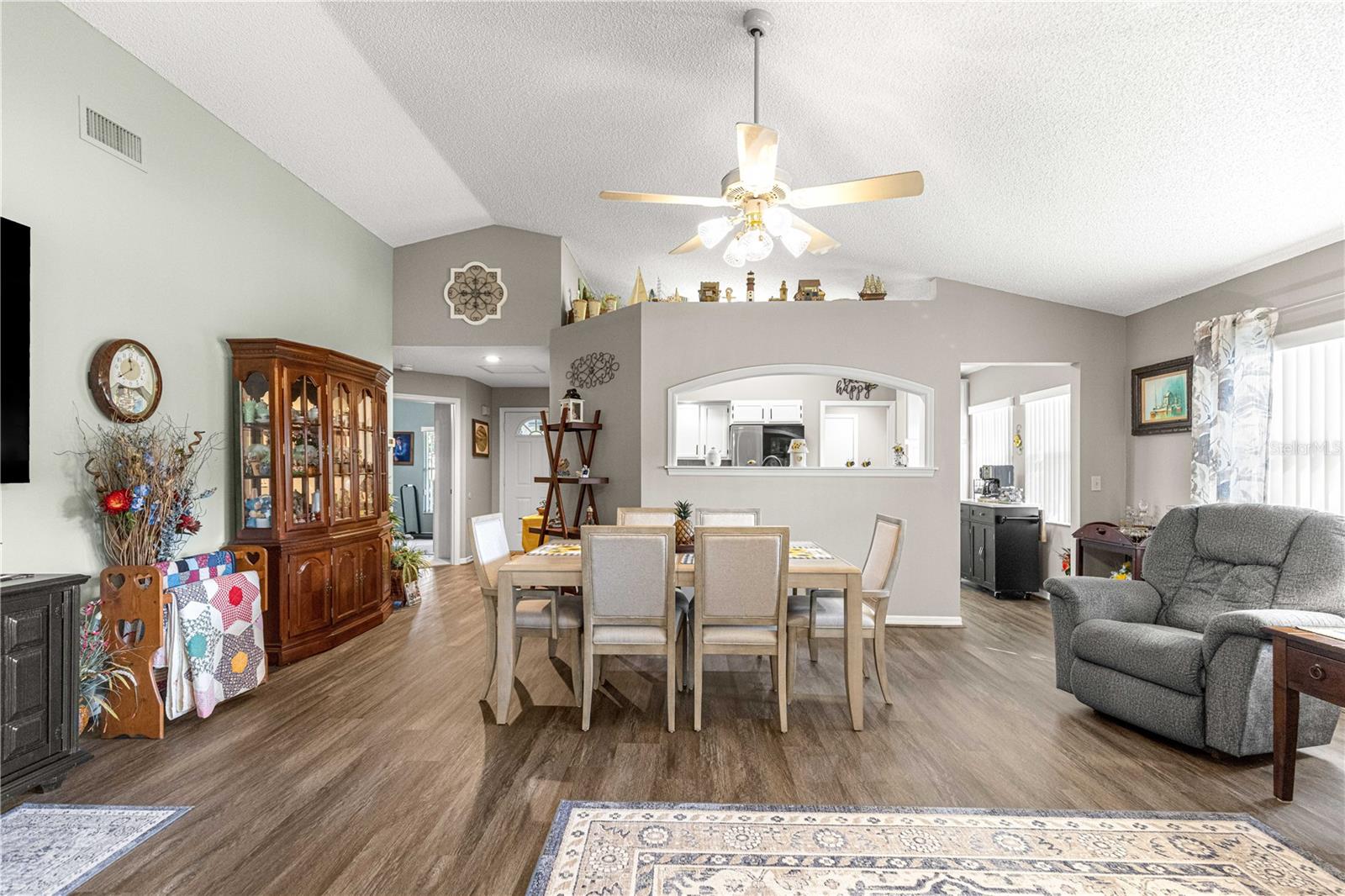 ON TOP OF THE WORLD - Residential