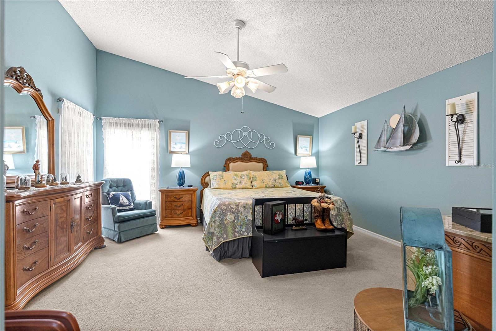 ON TOP OF THE WORLD - Residential