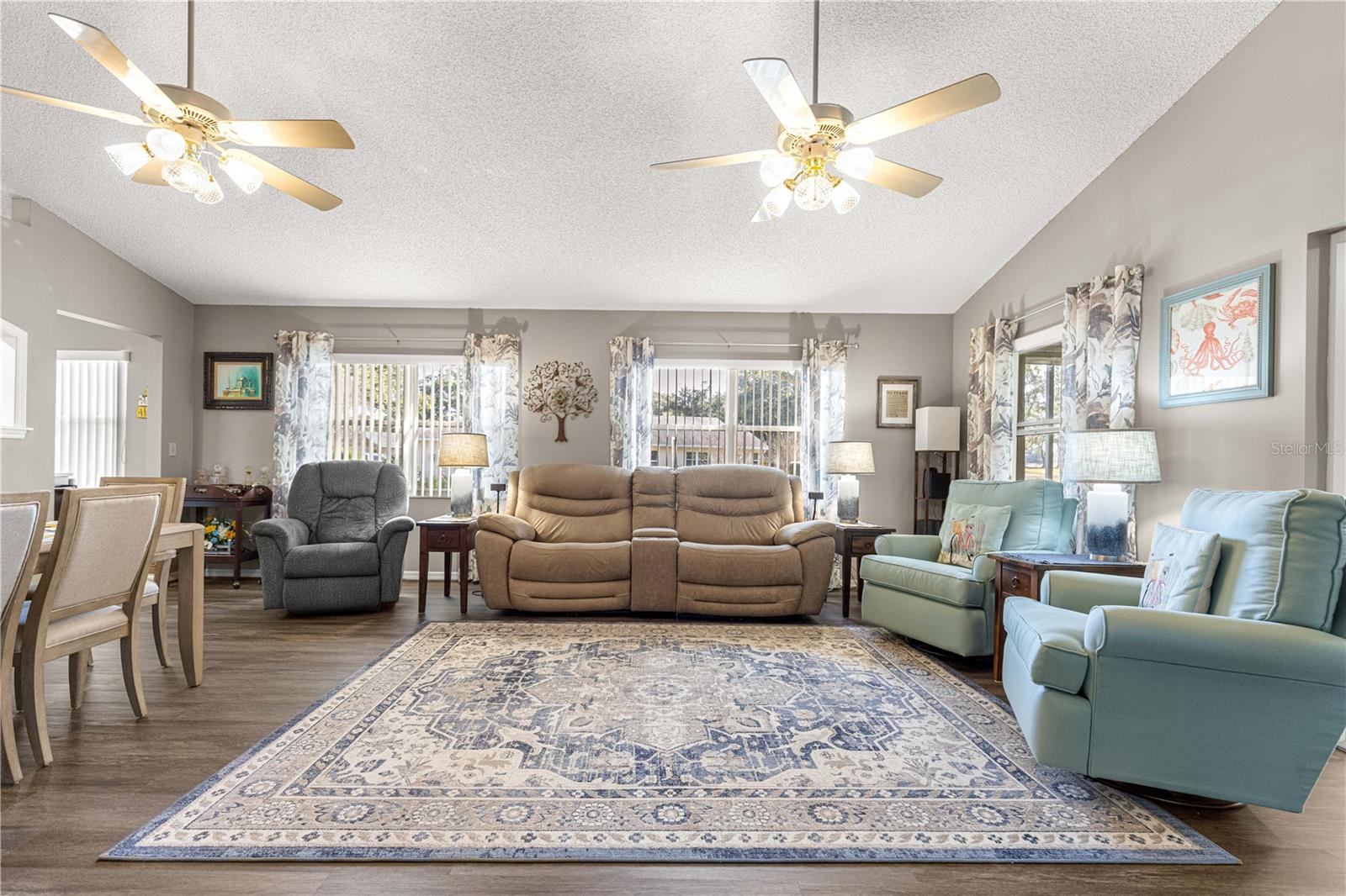 ON TOP OF THE WORLD - Residential