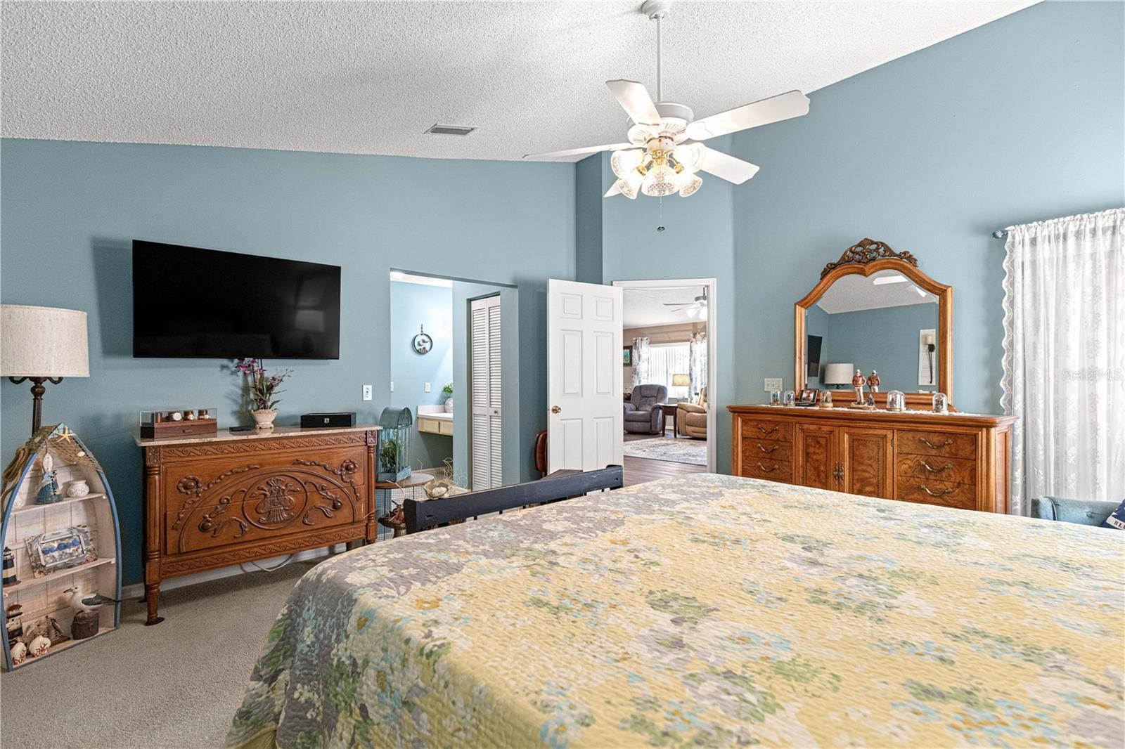 ON TOP OF THE WORLD - Residential