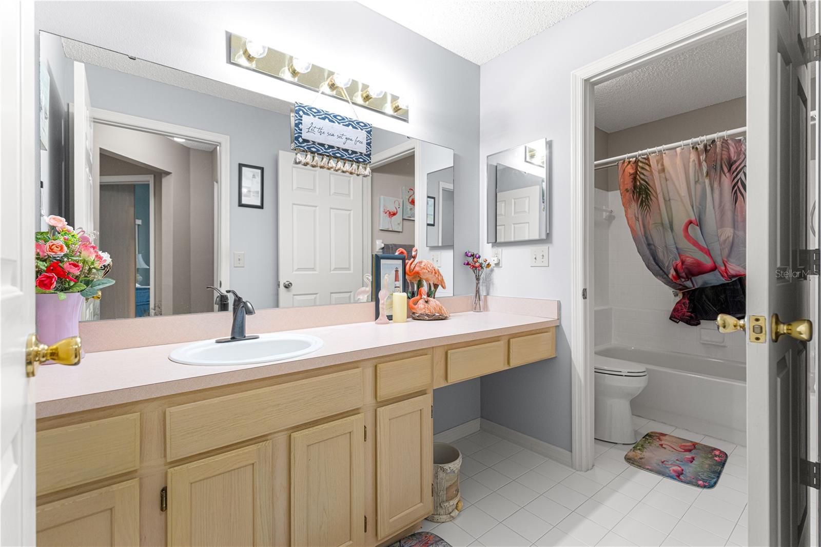 ON TOP OF THE WORLD - Residential