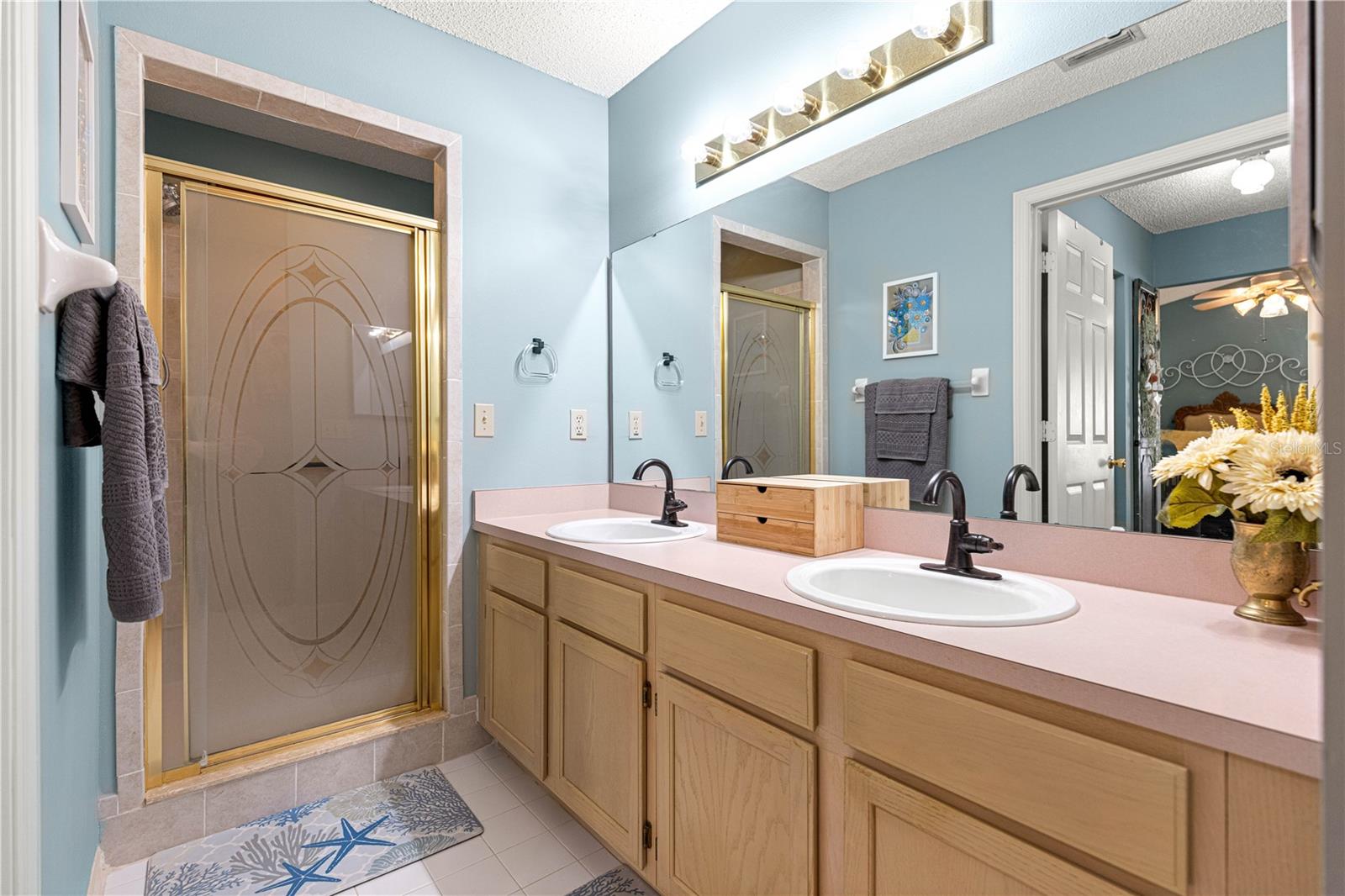 ON TOP OF THE WORLD - Residential