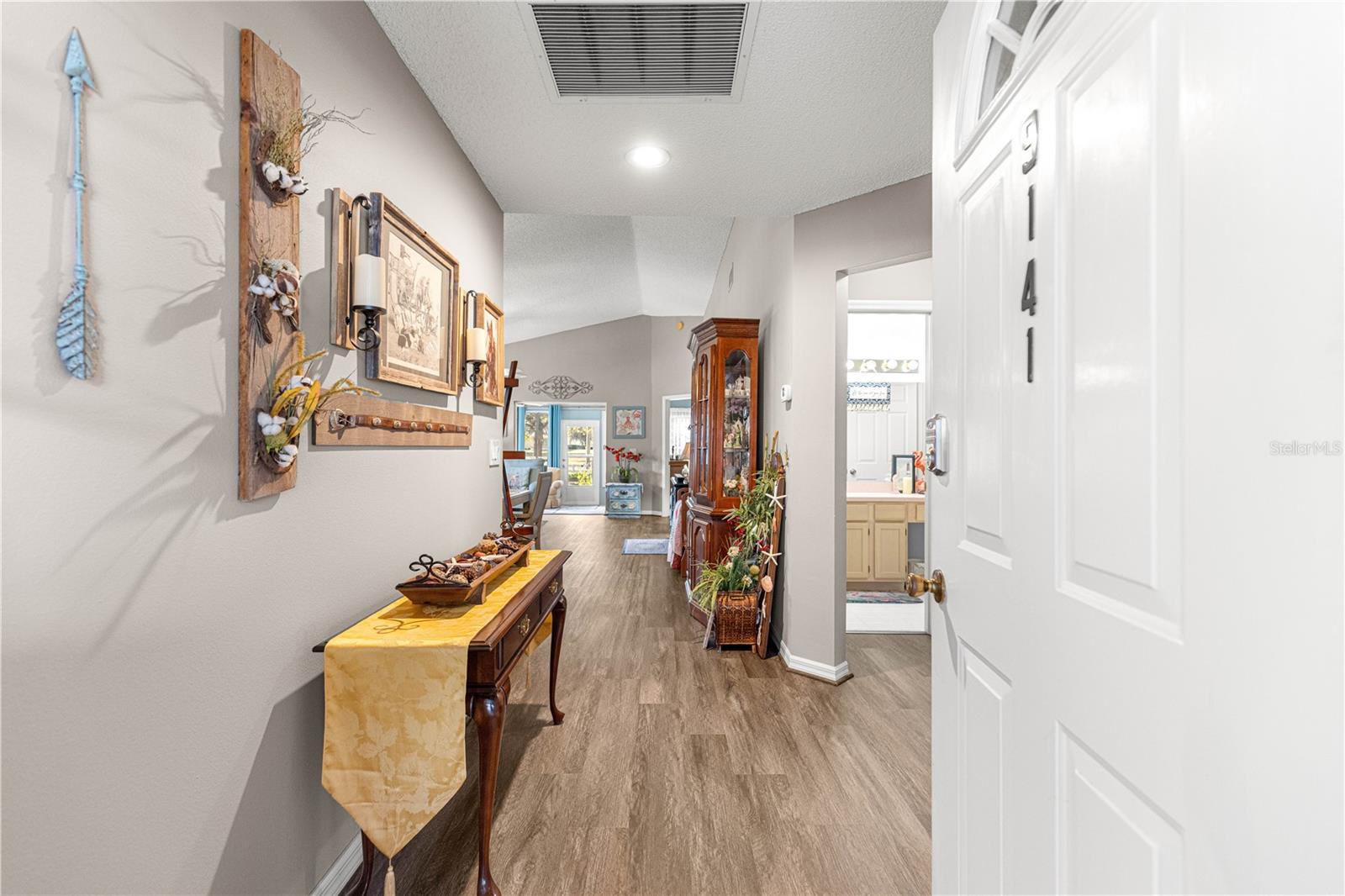 ON TOP OF THE WORLD - Residential