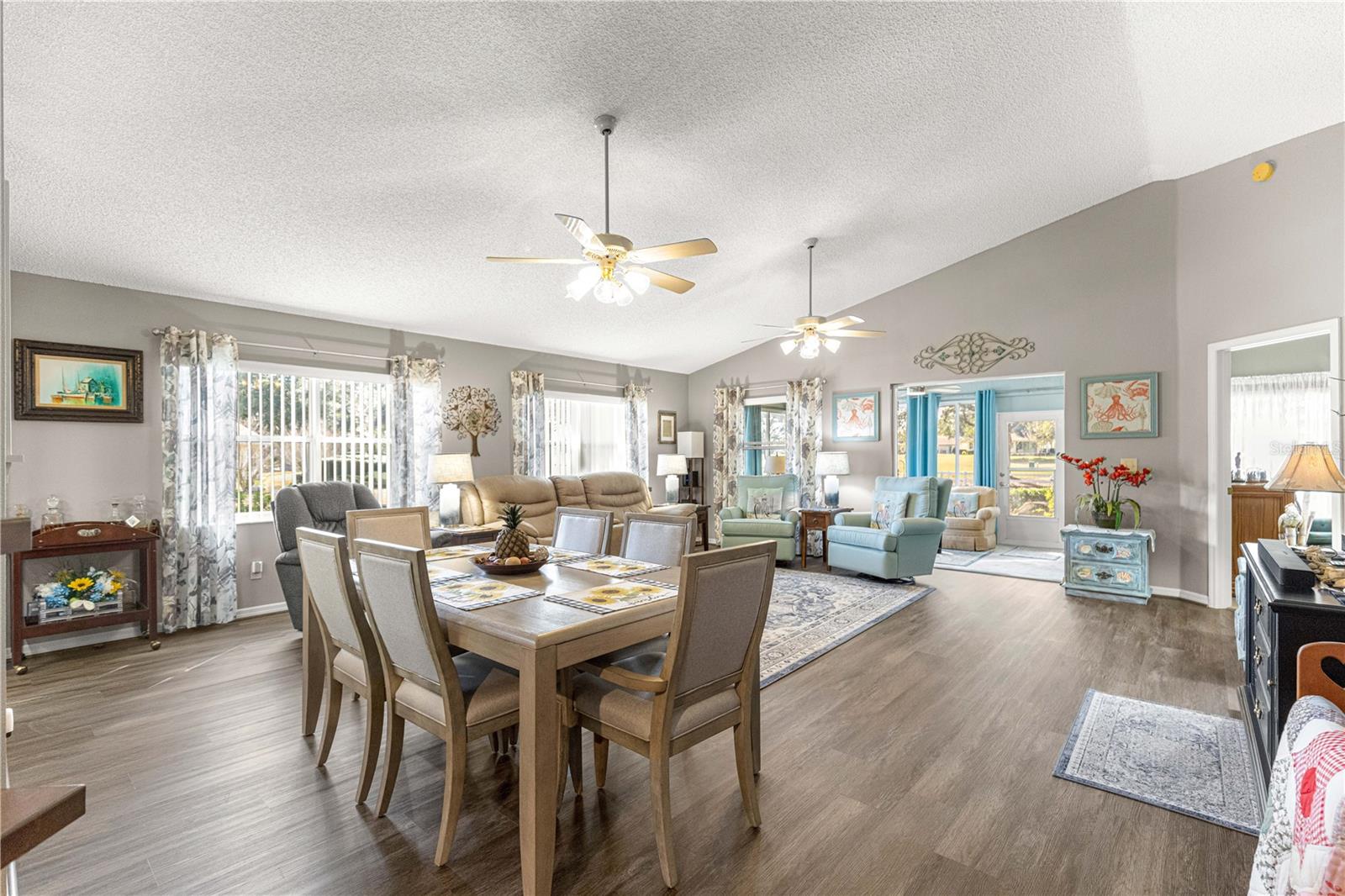 ON TOP OF THE WORLD - Residential