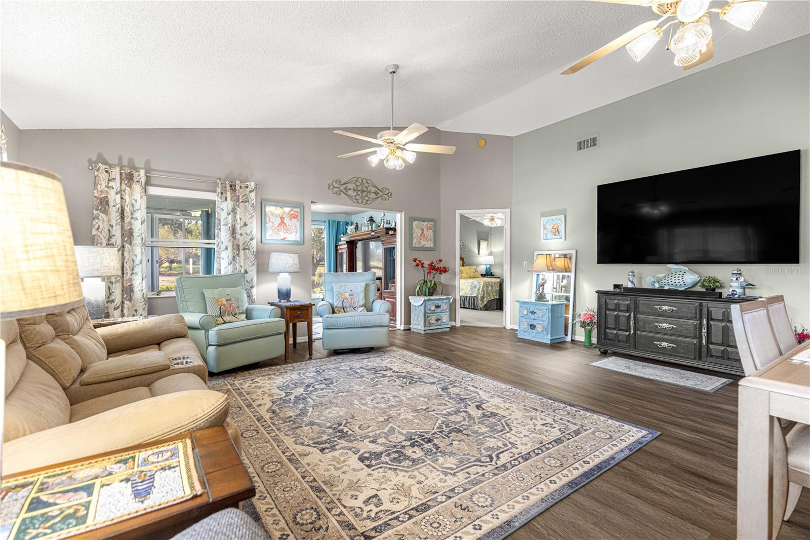 ON TOP OF THE WORLD - Residential