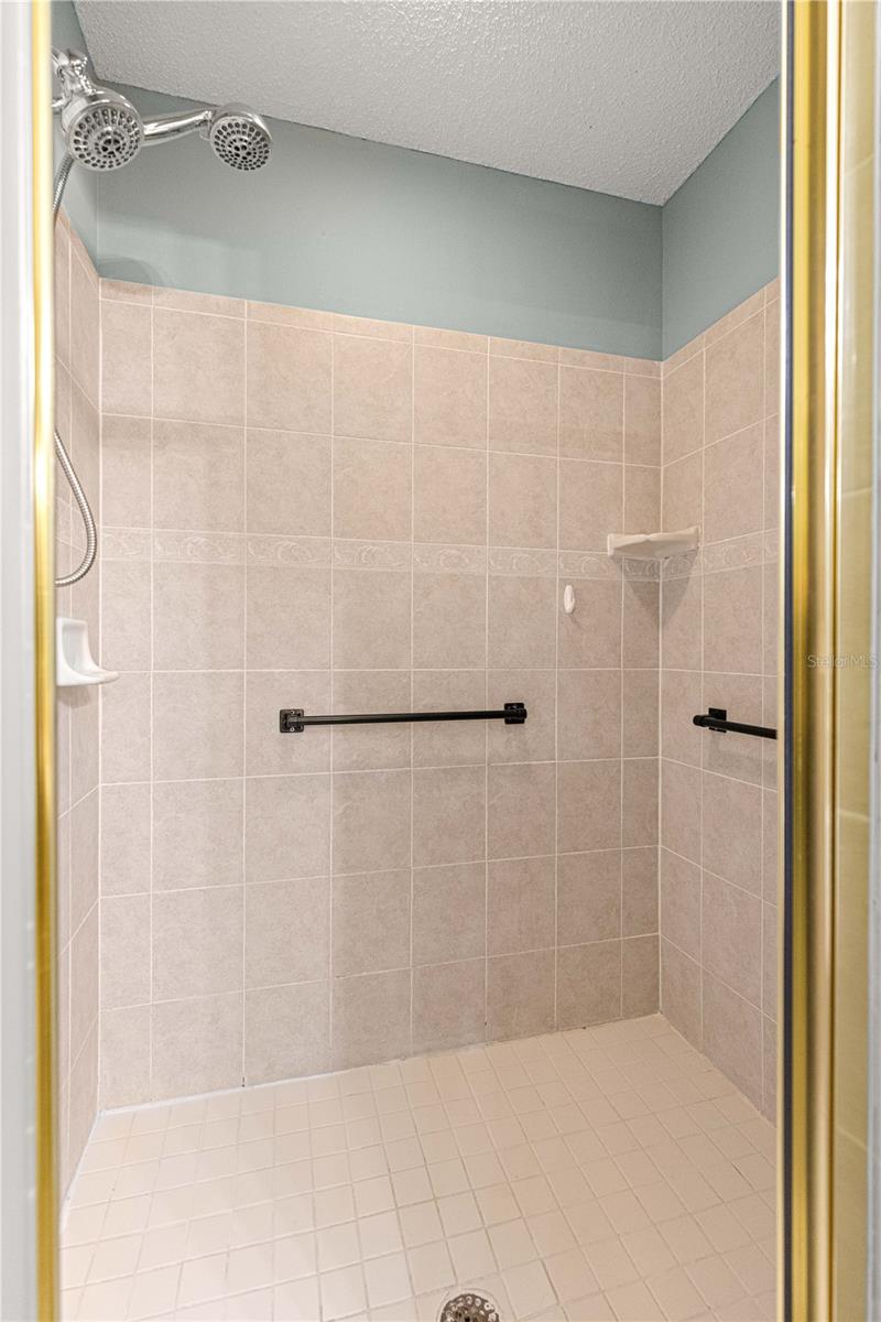 ON TOP OF THE WORLD - Residential